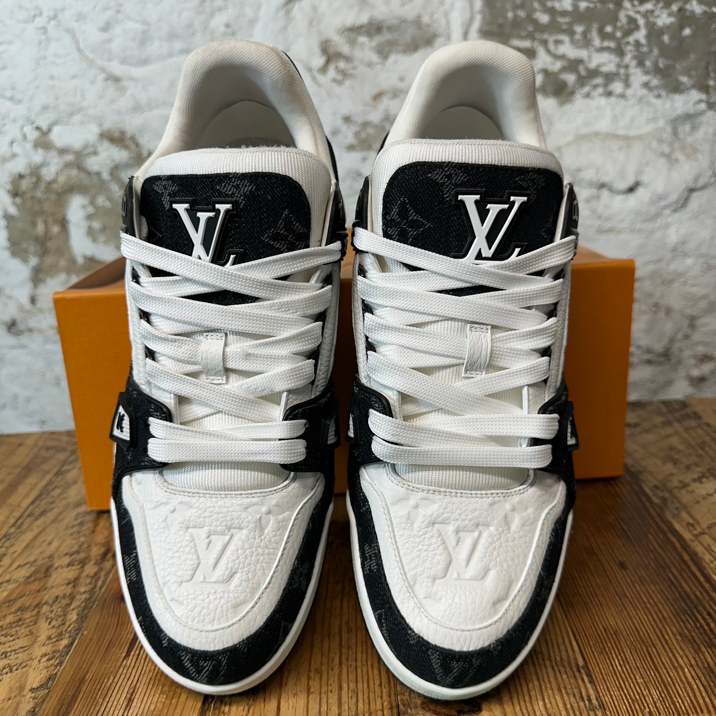 Louis Vuitton Black White Trainer Sneaker Sz 11 (9.5LV)