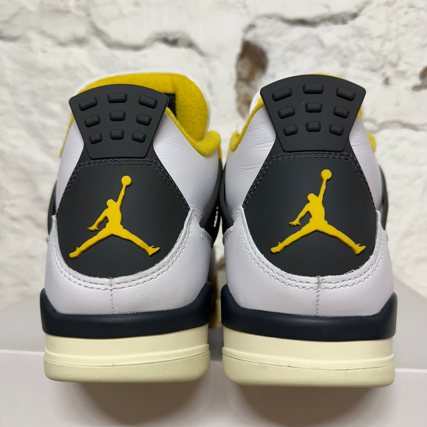 Air Jordan 4 Vivid Sulfer Sz 8.5 (10W)