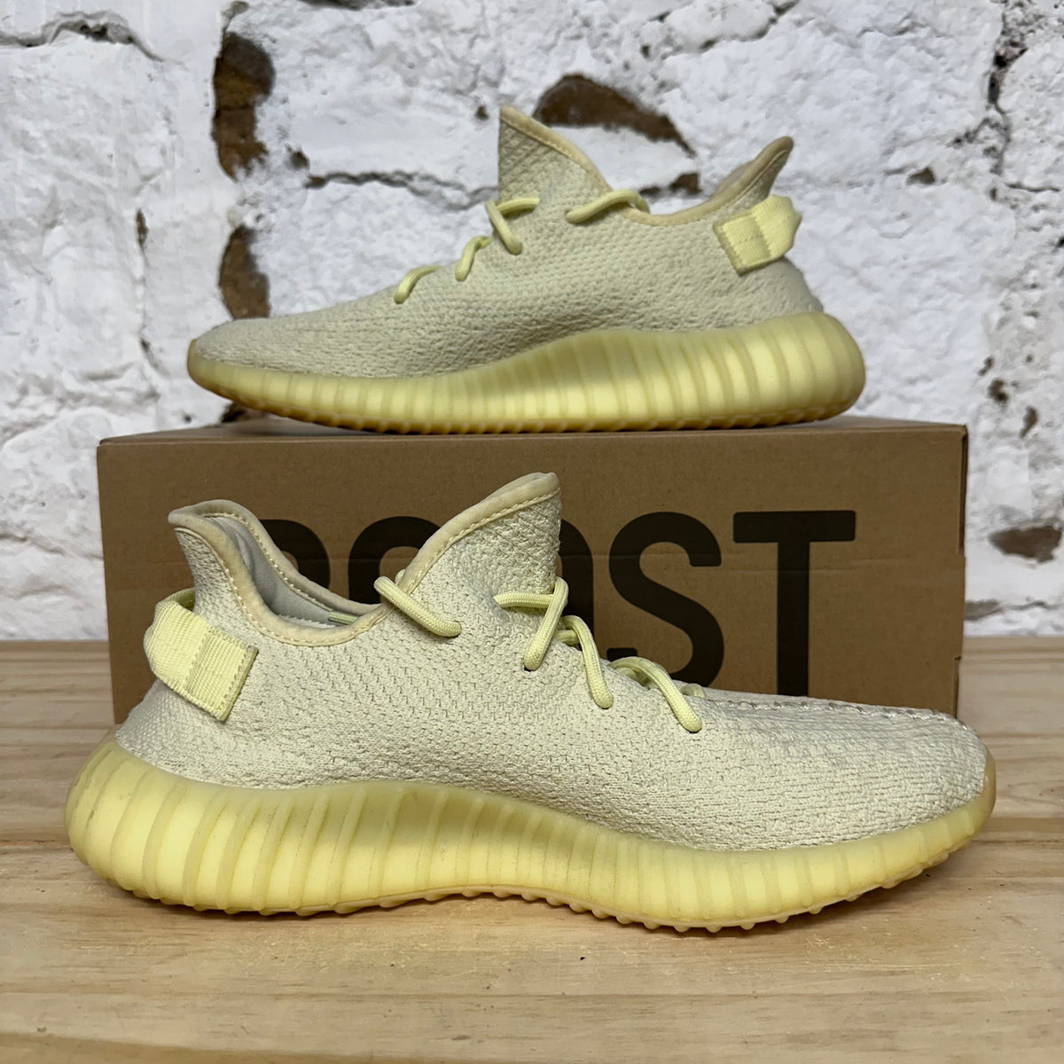 Yeezy 350 V2 Butter Sz 9