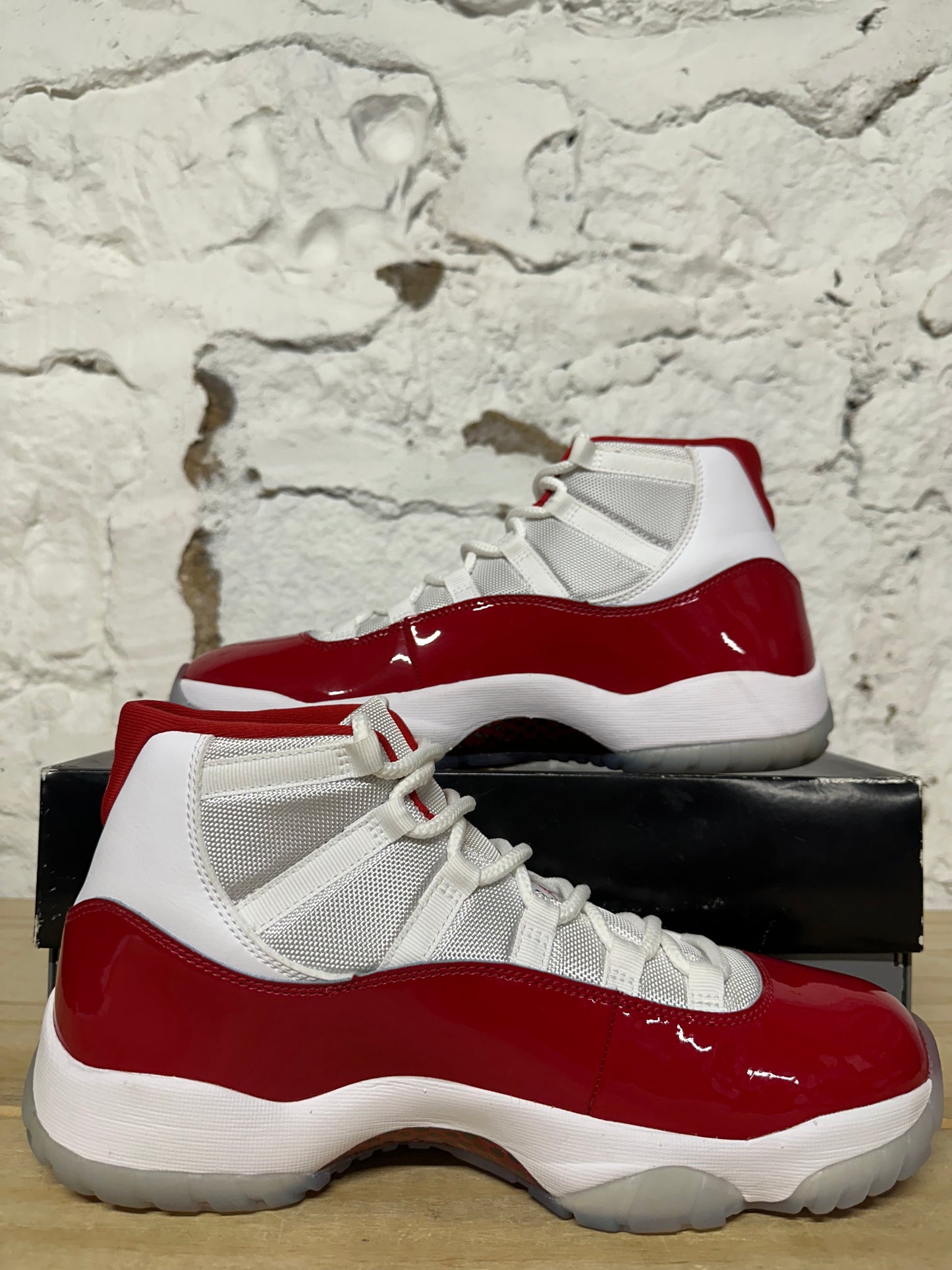 Air Jordan 11 High Cherry Sz 10.5