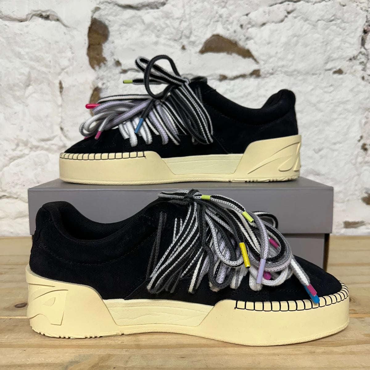 Anta Kai Hela Black Sz 9.5
