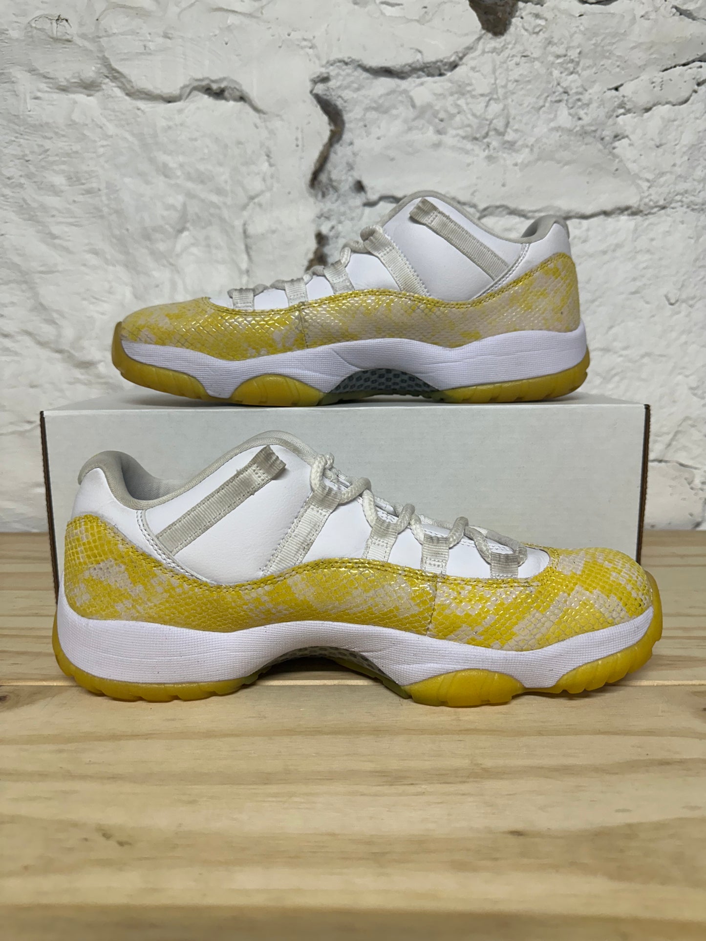 Air Jordan 11 Low Yellow Snakeskin Sz 9.5 (11W)