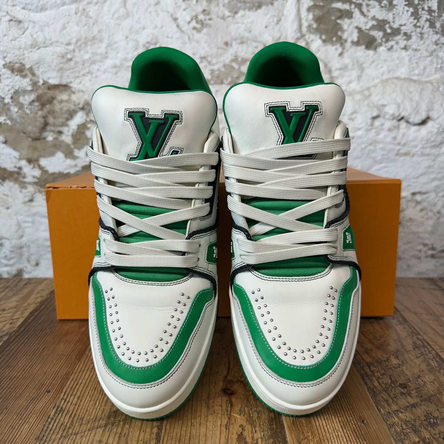 Louis Vuitton White Green Black Trainer Sz 9.5 (8LV)