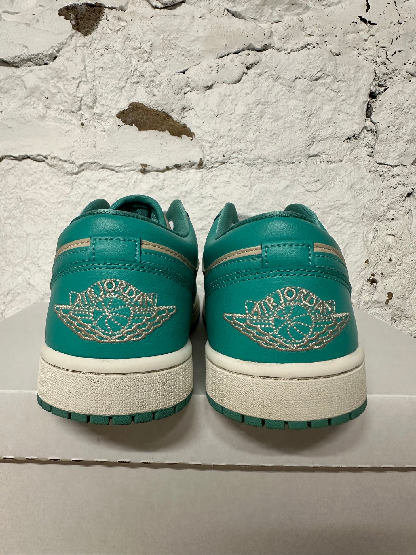 Air Jordan 1 Low Tropical Teal Sz 8.5 (10W)