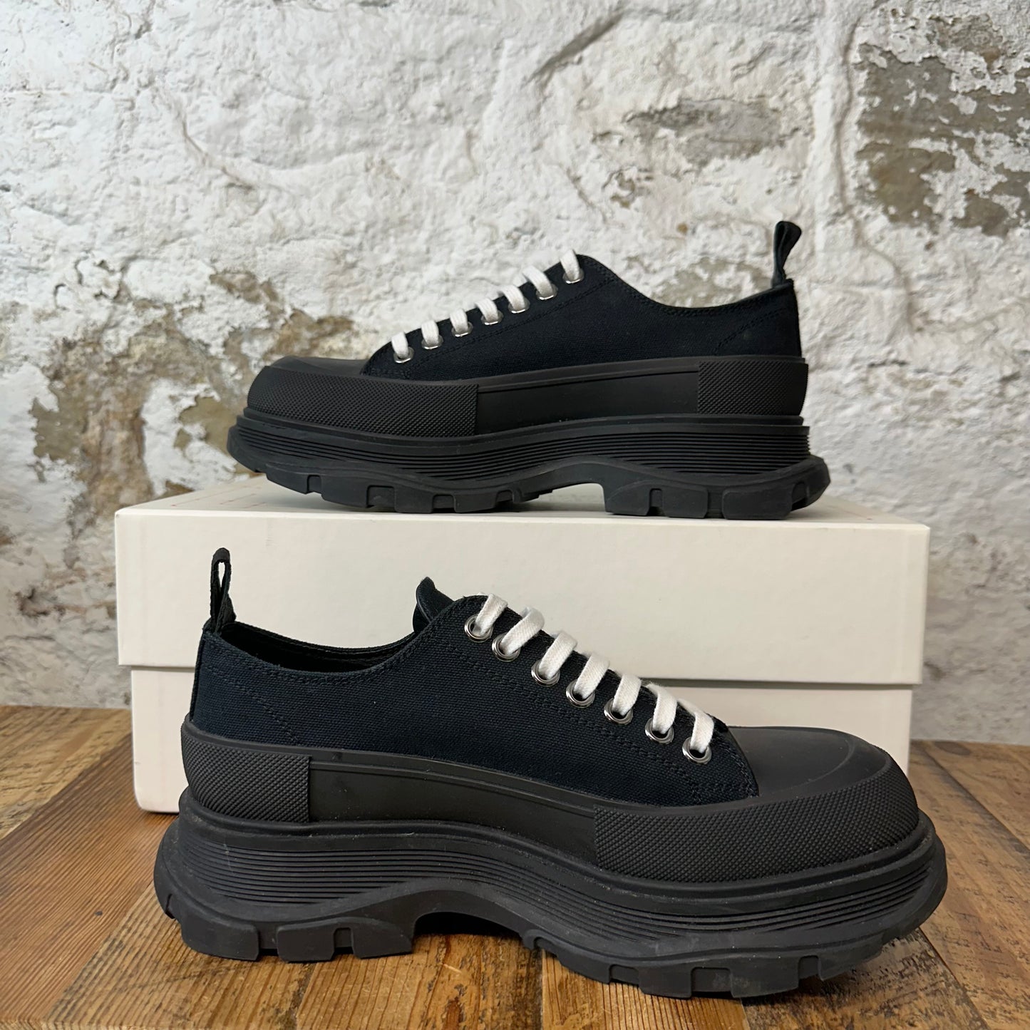 Alexander Mcqueen Black Tread Boot Low Sz 9 (42)