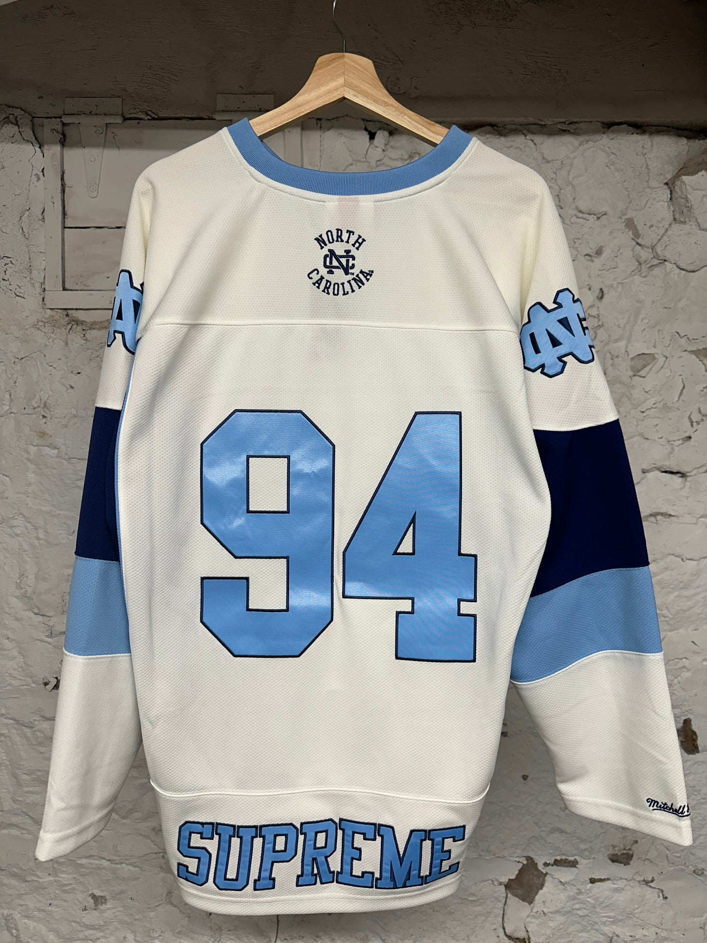 Supreme NCAA UNC Mitchell & Ness Hockey Jersey Sz L