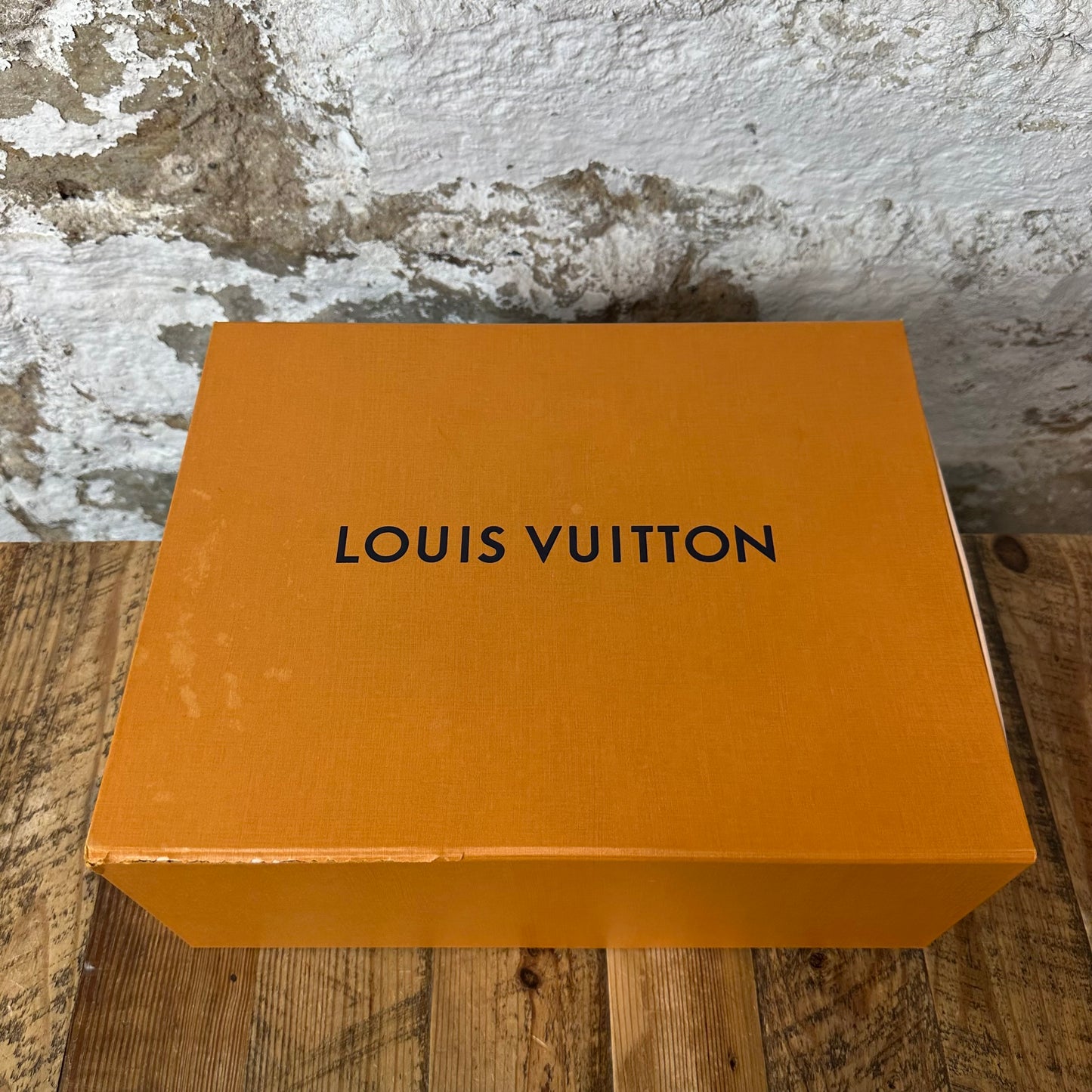 Louis Vuitton White Green Black Trainer Sz 9.5 (8LV)