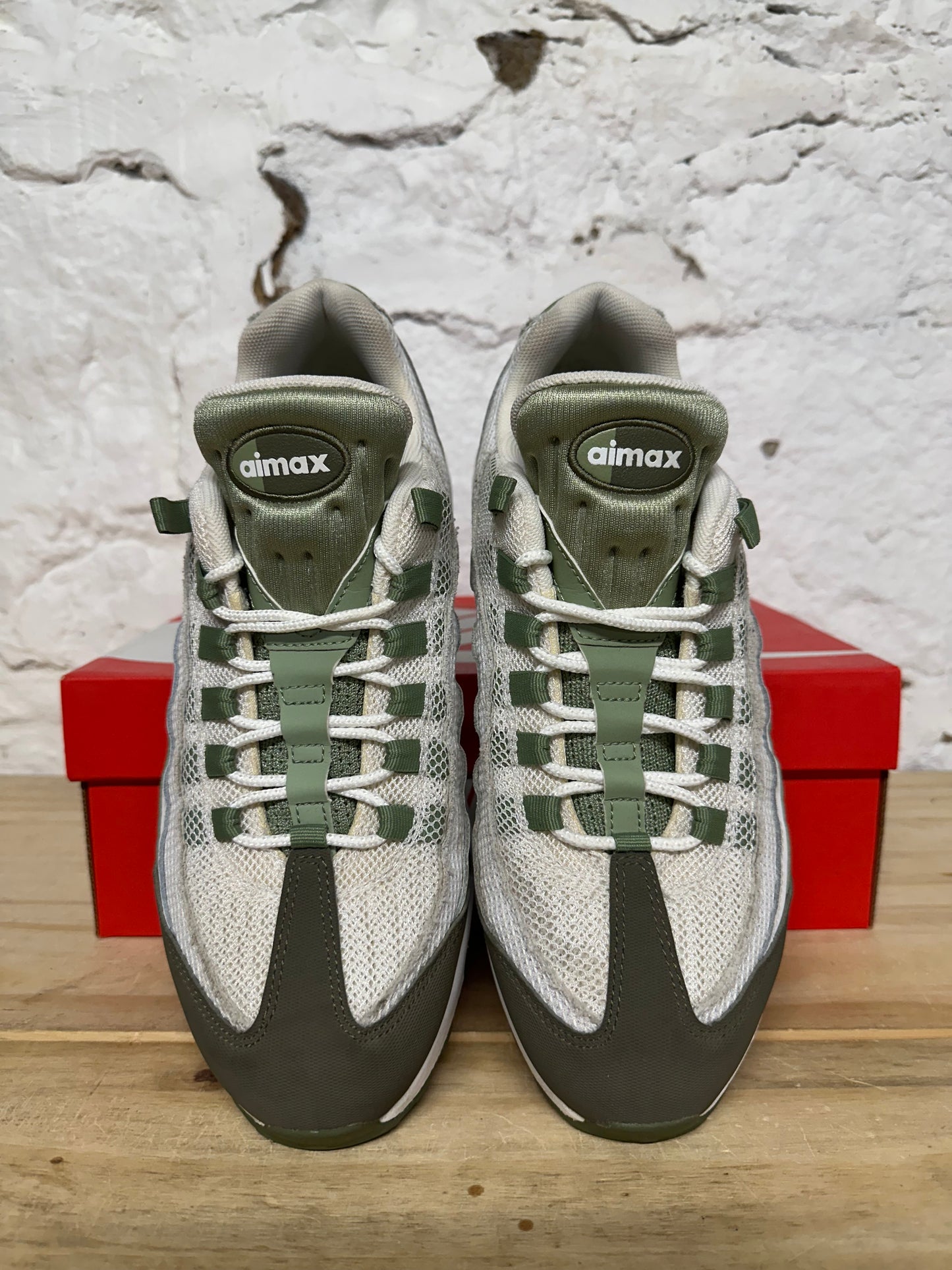 Nike Air Max 95 White Medium Olive Sz 9.5