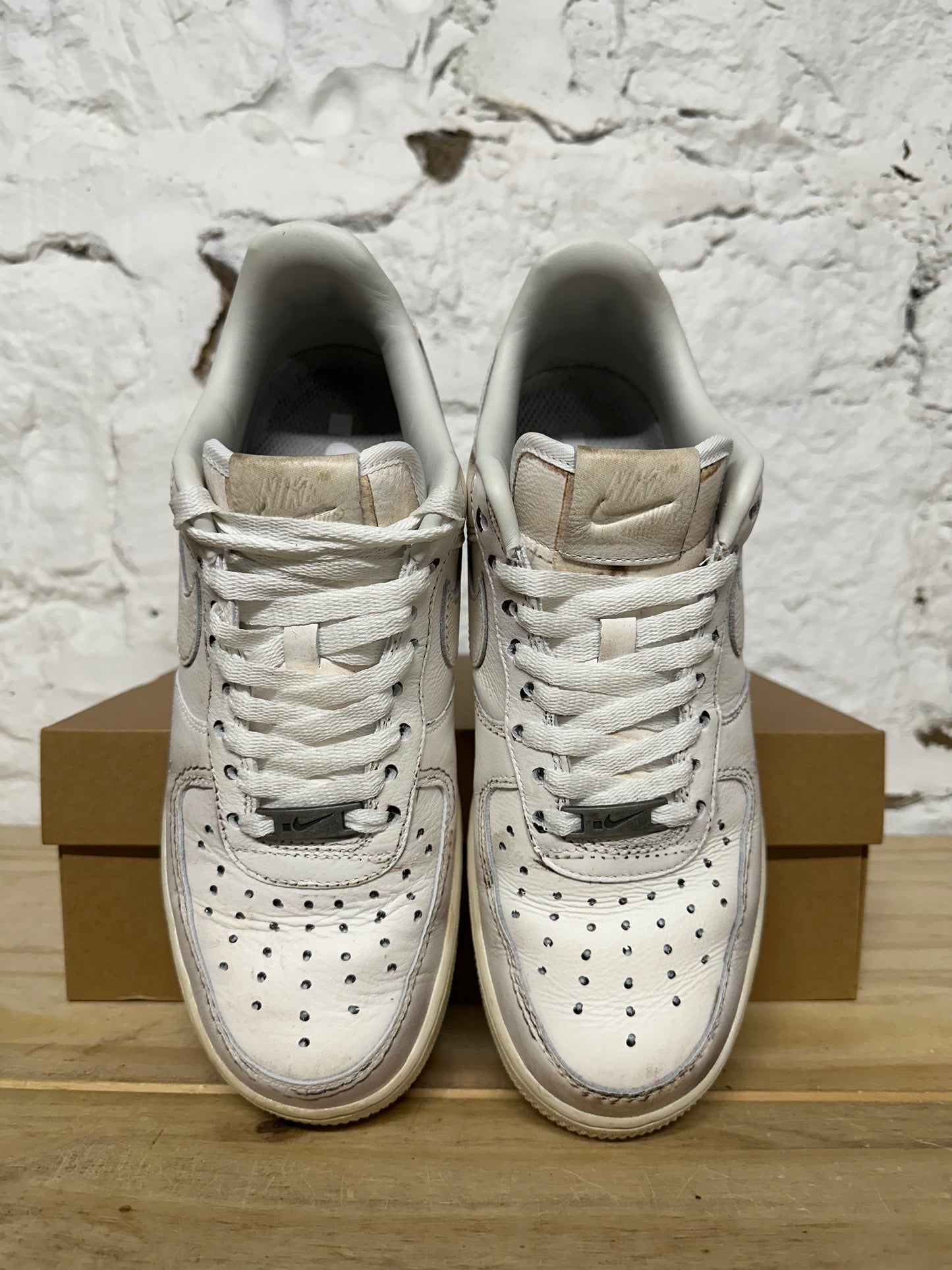 Nike Air Force 1 Low Dirty Triple White Sz 9.5