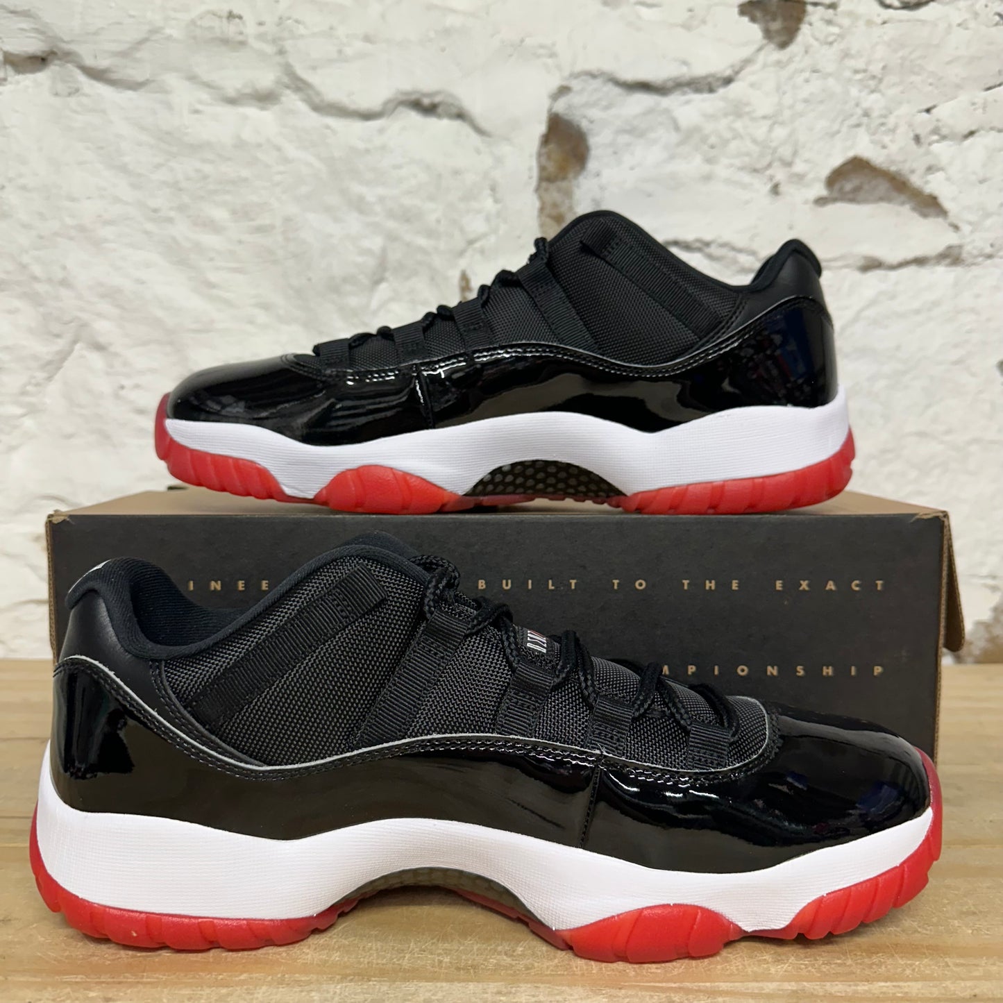 Air Jordan 11 Low Bred Sz 11.5 DS