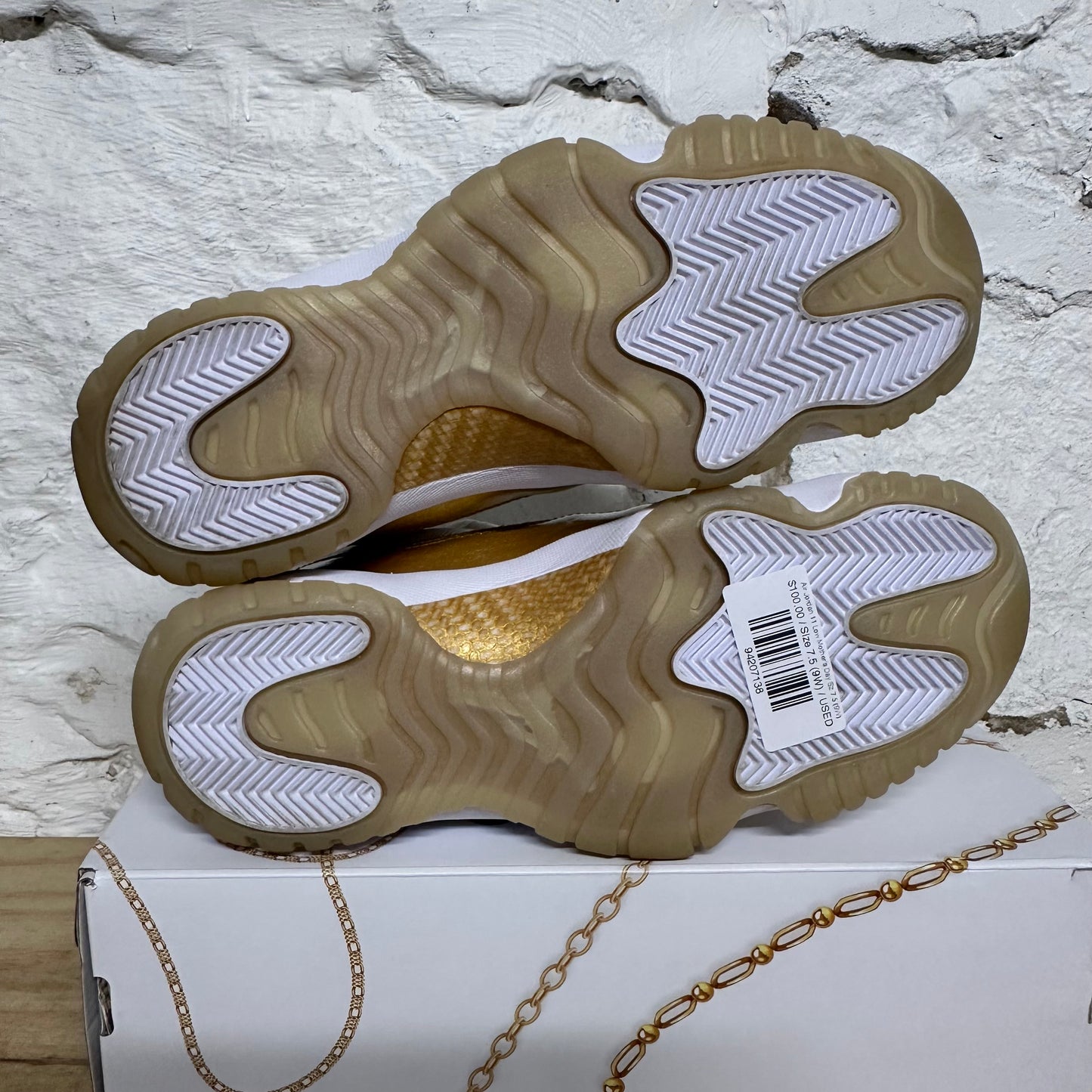 Air Jordan 11 Low Mother's Day Sz 7.5 (9W)