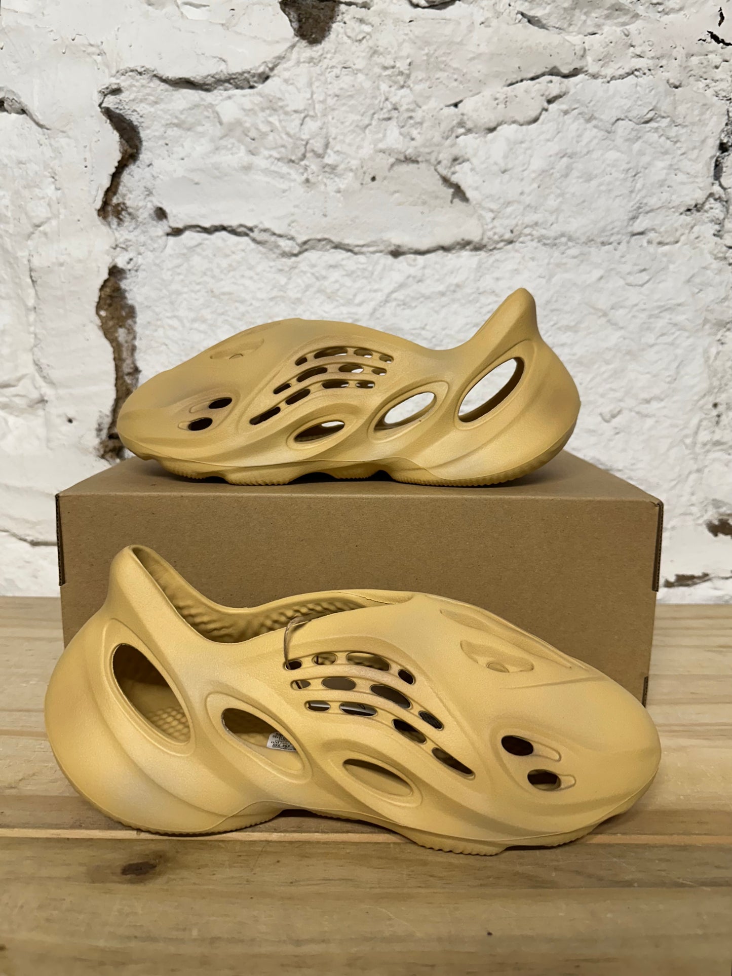 Yeezy Foam RNNR Desert Sand Sz 7 DS