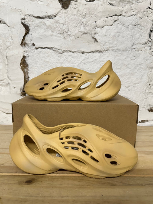 Yeezy Foam RNNR Desert Sand Sz 7 DS