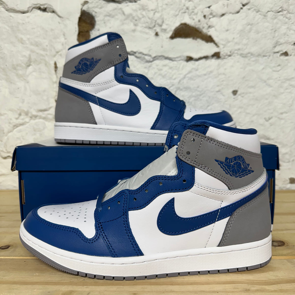 Air Jordan 1 High True Blue Sz 9.5 DS
