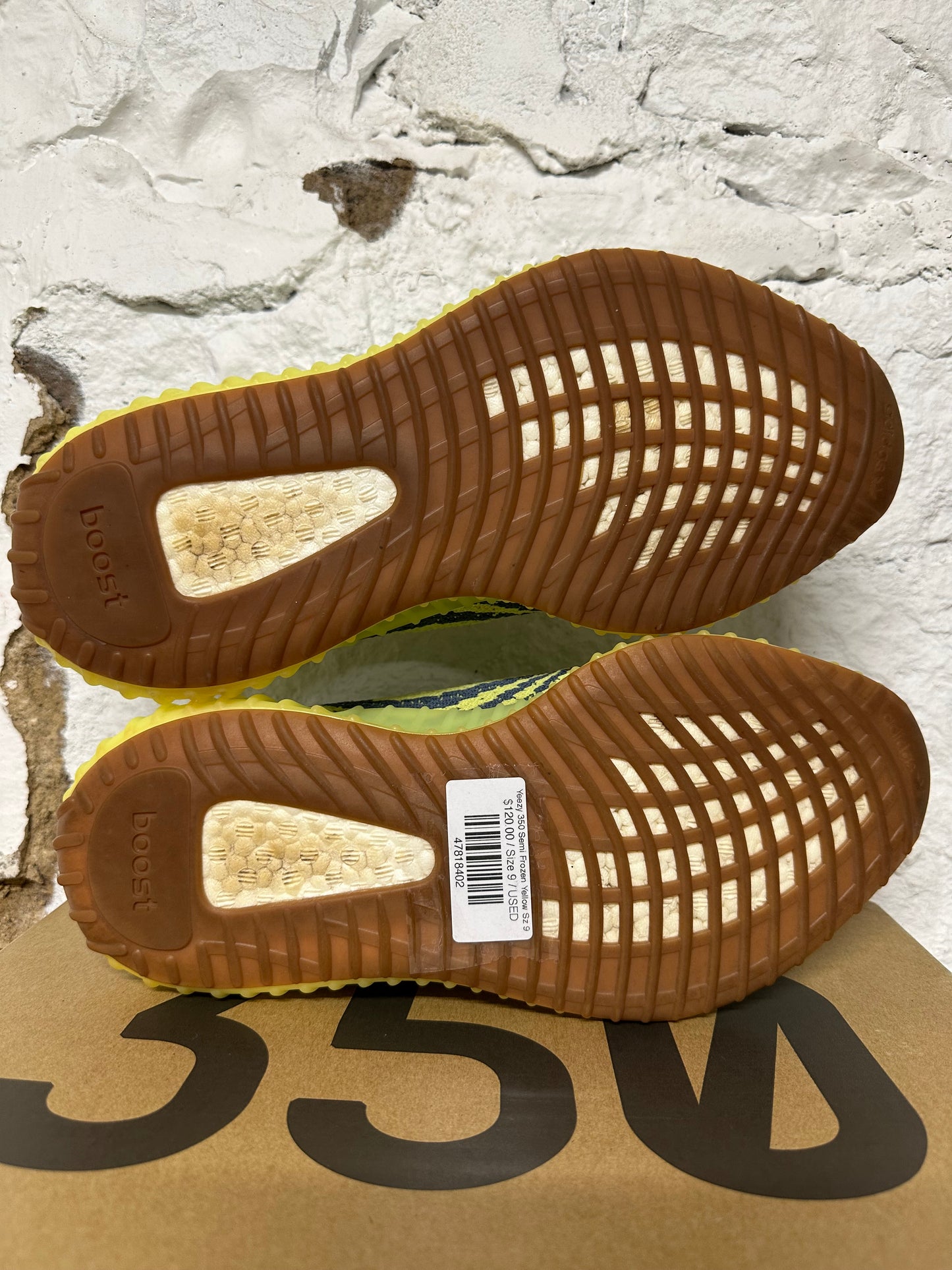 Yeezy 350 V2 Semi Frozen Yellow Sz 9