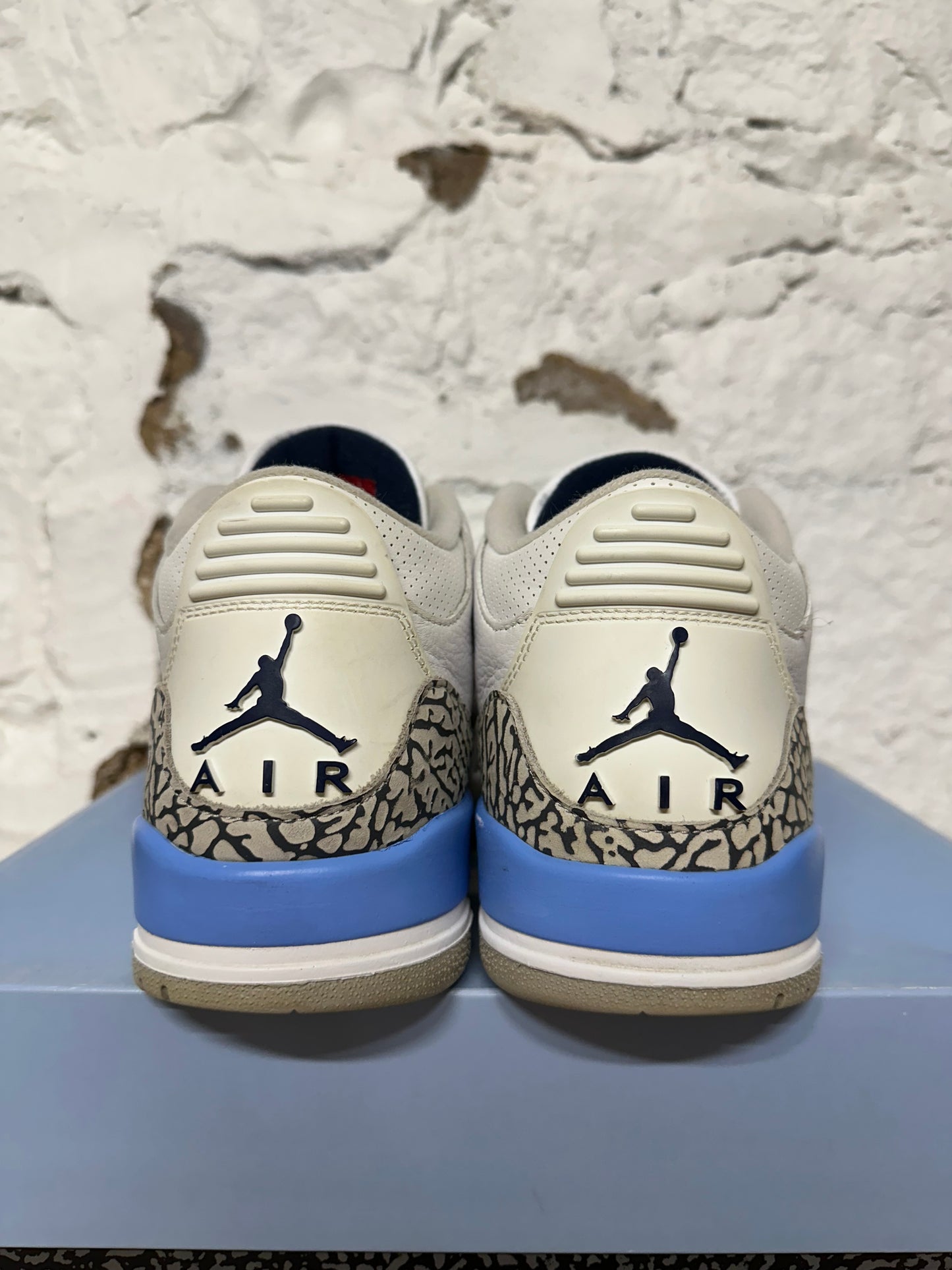 Air Jordan 3 UNC Sz 10.5