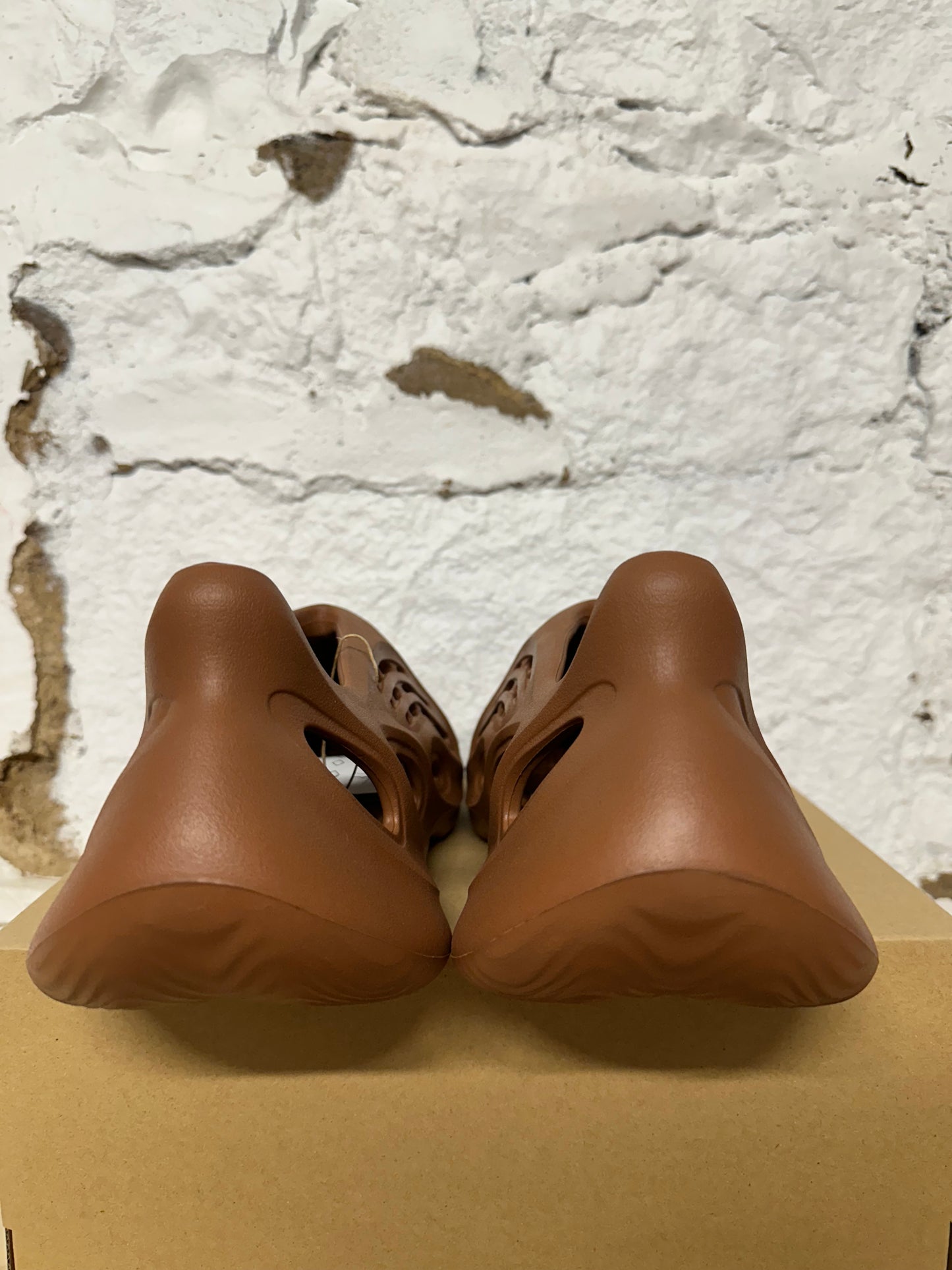 Yeezy Foam RNNR Clay Red Sz 9 DS