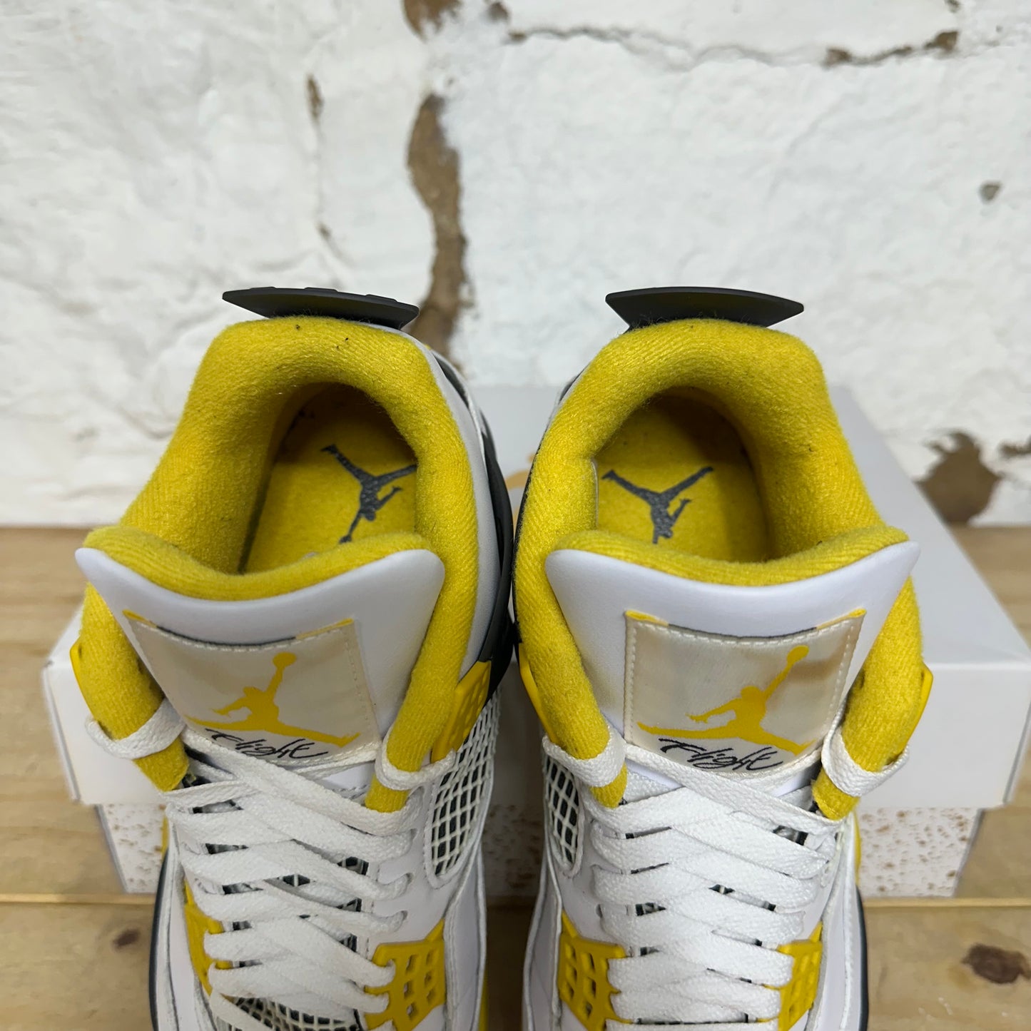 Air Jordan 4 Vivid Sulfur Sz 8 (9.5W)