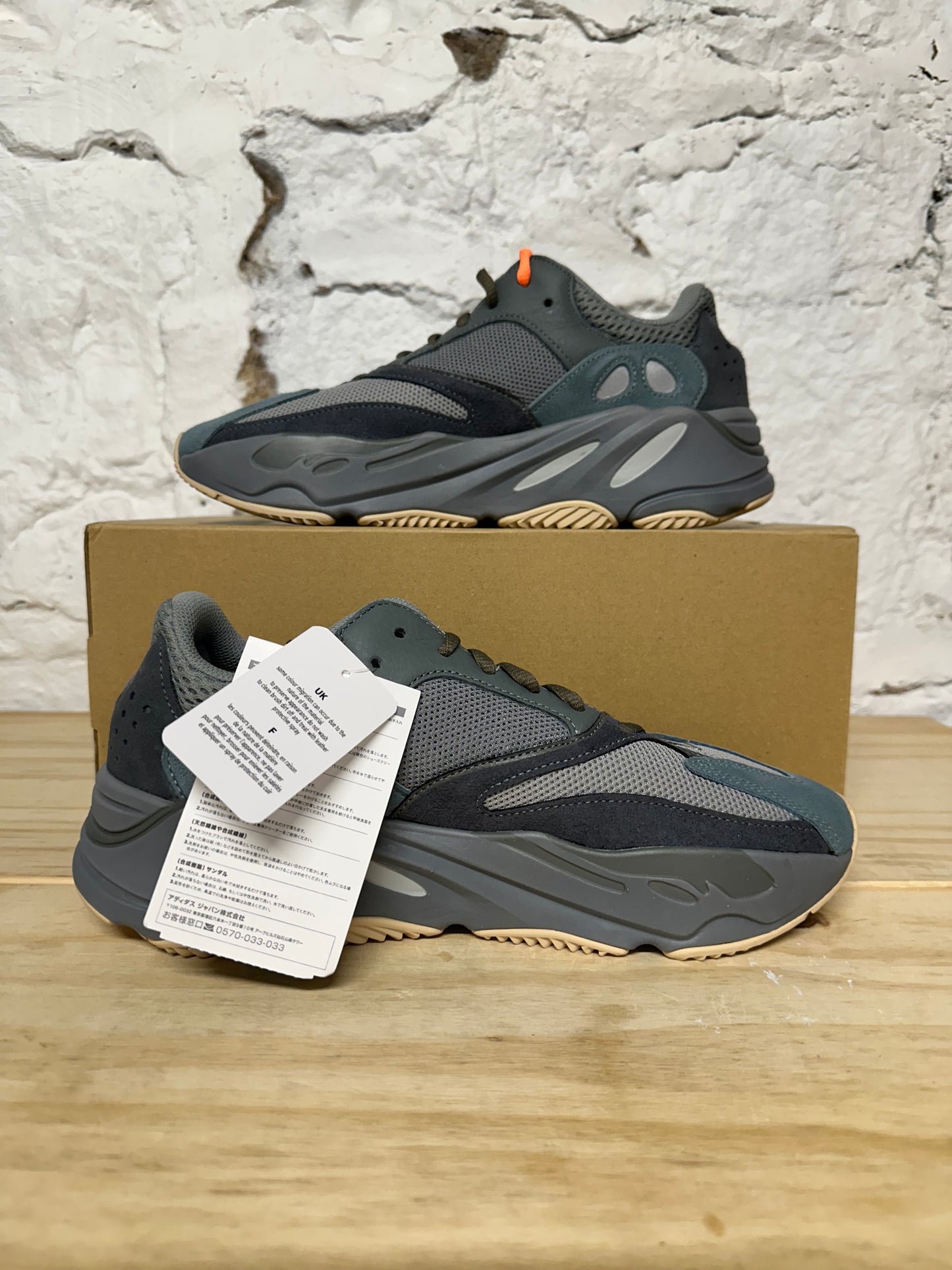 Yeezy 700 Teal Blue Sz 8.5 DS