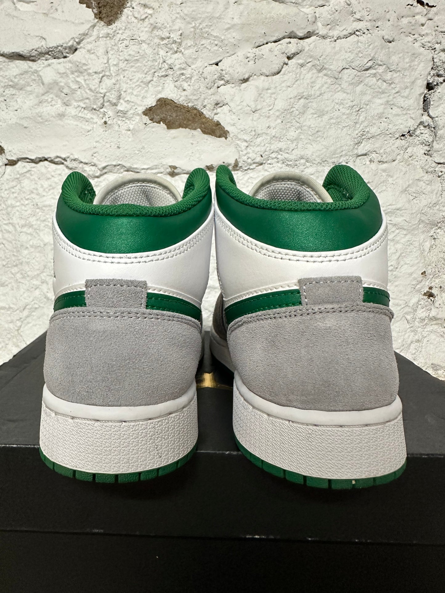 Air Jordan 1 Mid Pine Green Gray Sz 7Y