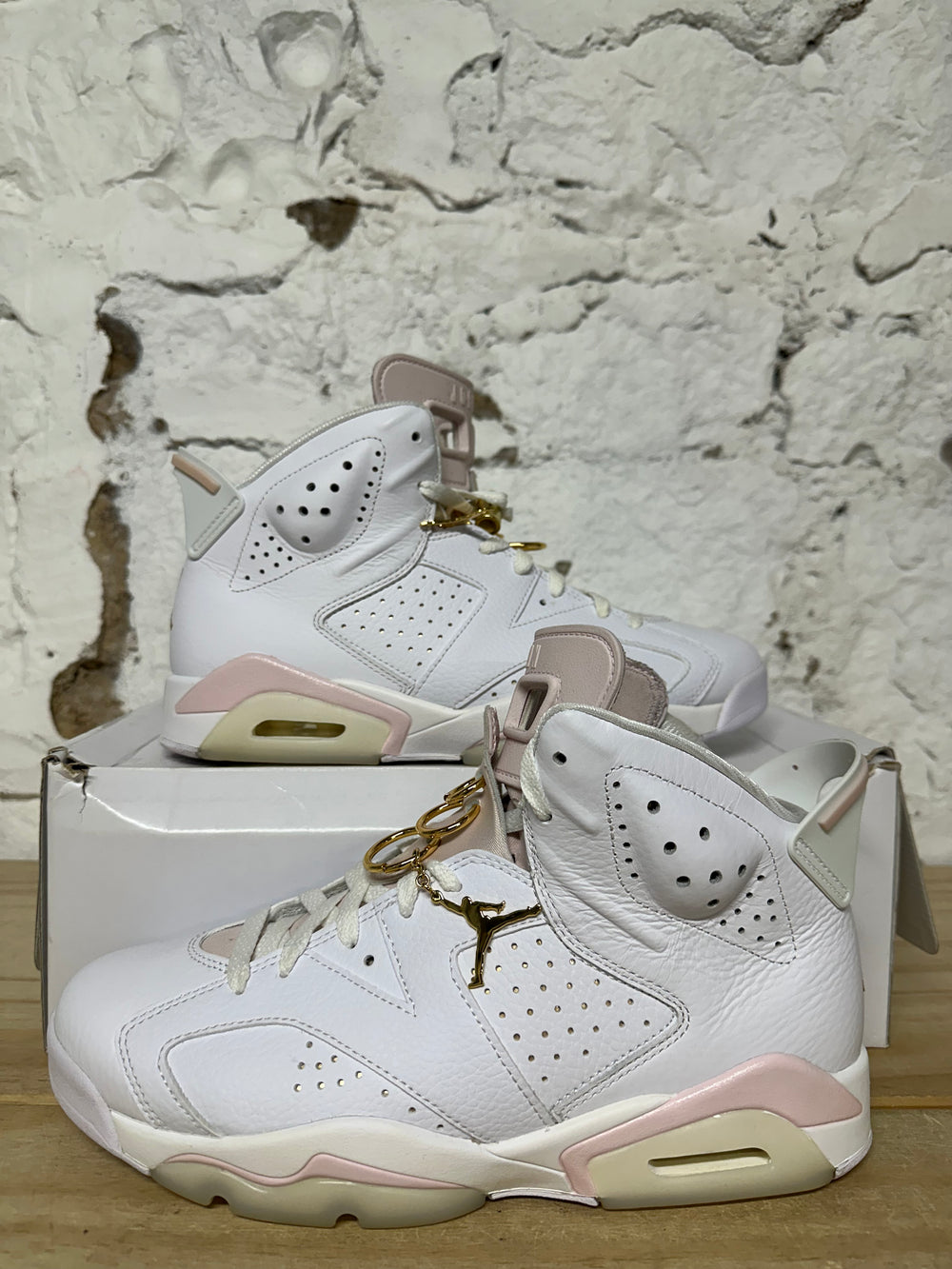Air Jordan 6 Gold Hoops Sz 9 (10.5W)