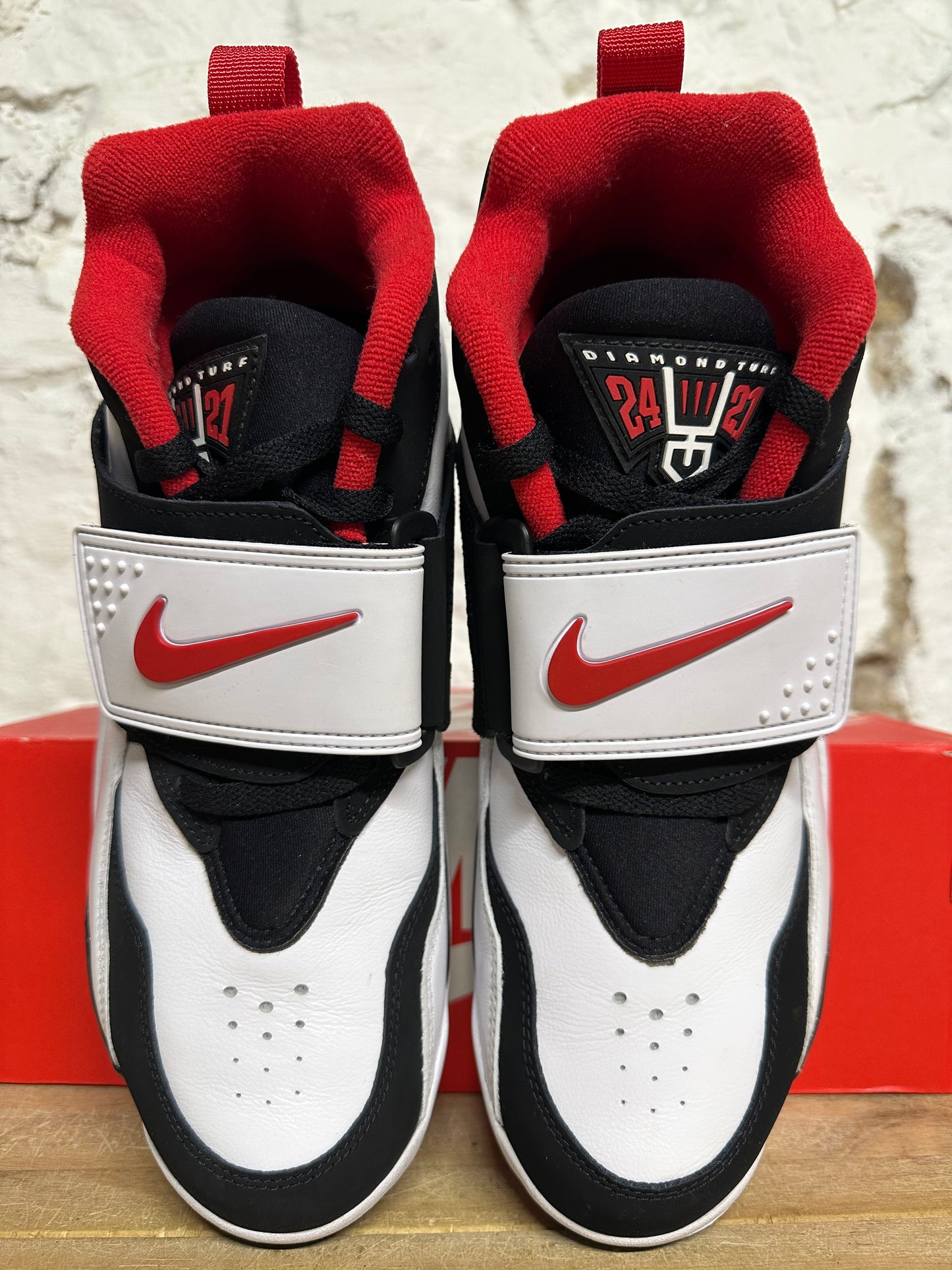 Nike Air Diamond Turf 49ers Sz 9.5