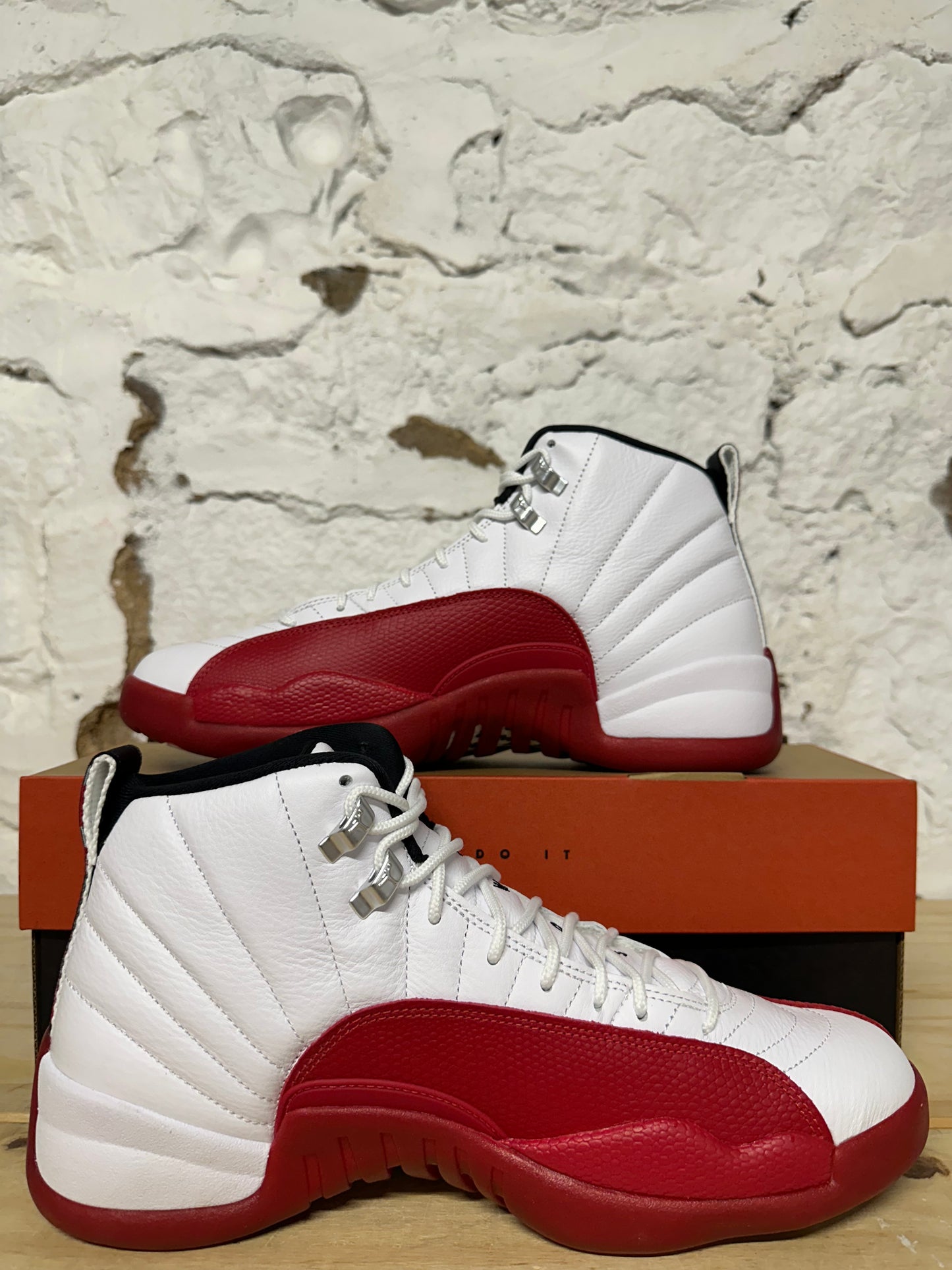 Air Jordan 12 Cherry Sz 11 DS