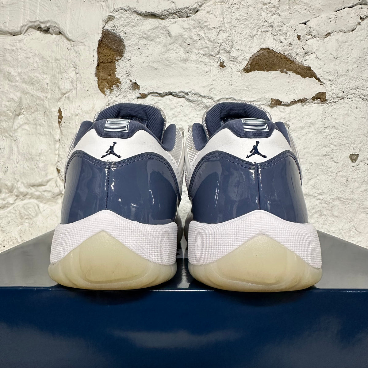 Air Jordan 11 Low Diffused Blue Sz 6Y