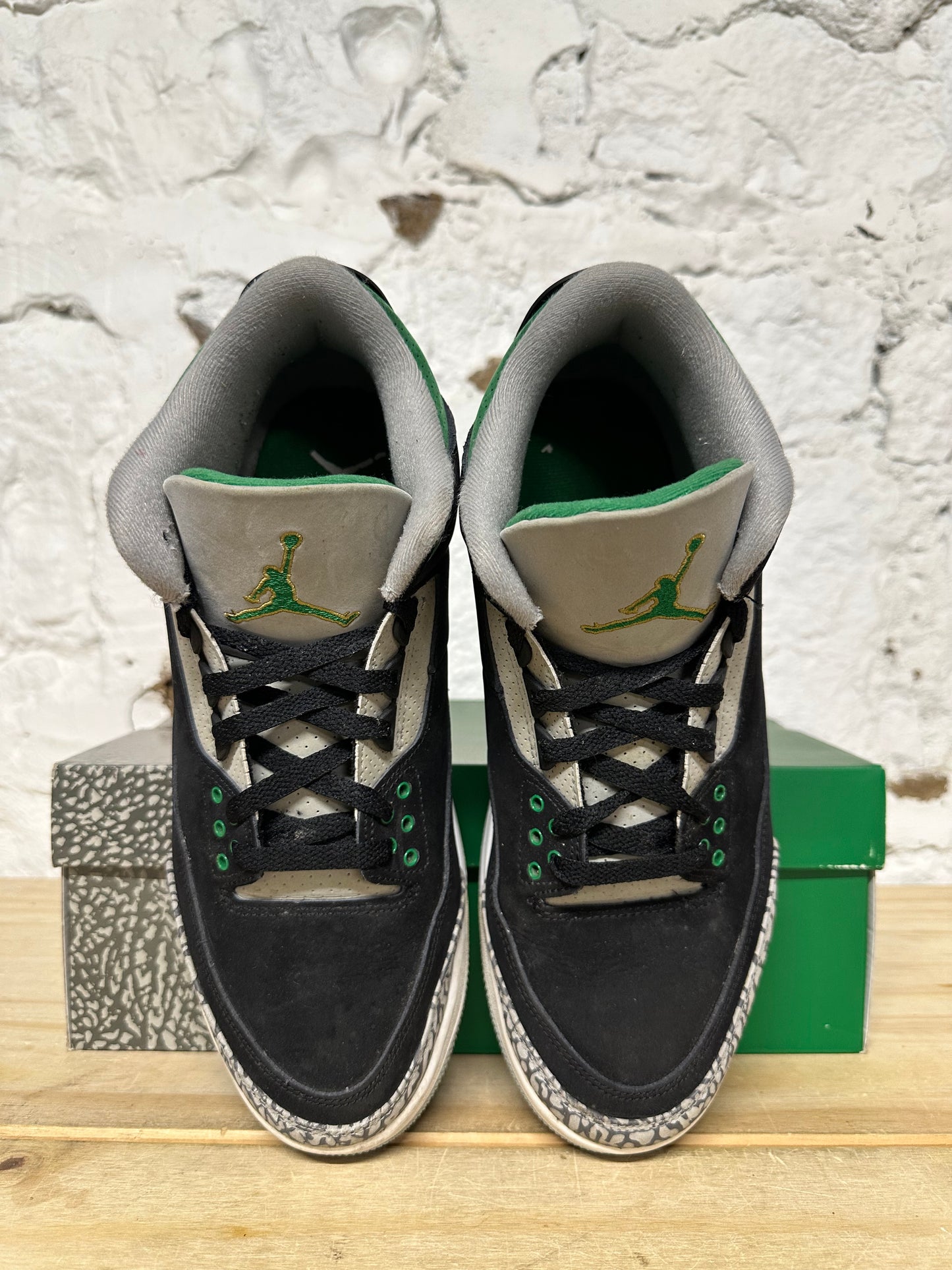 Air Jordan 3 Pine Green Sz 10