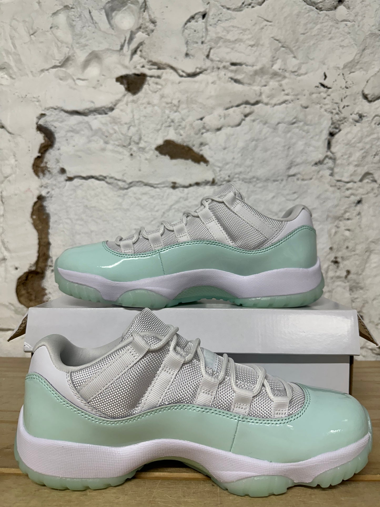 Air Jordan 11 Low Igloo Sz 7.5 (9W) DS