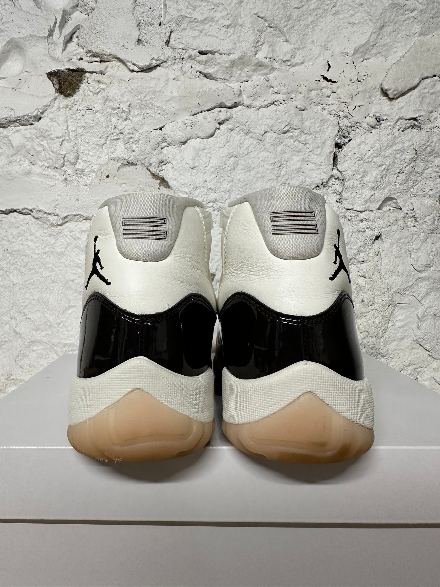 Air Jordan 11 High Neapolitan Sz 8.5 (10W)