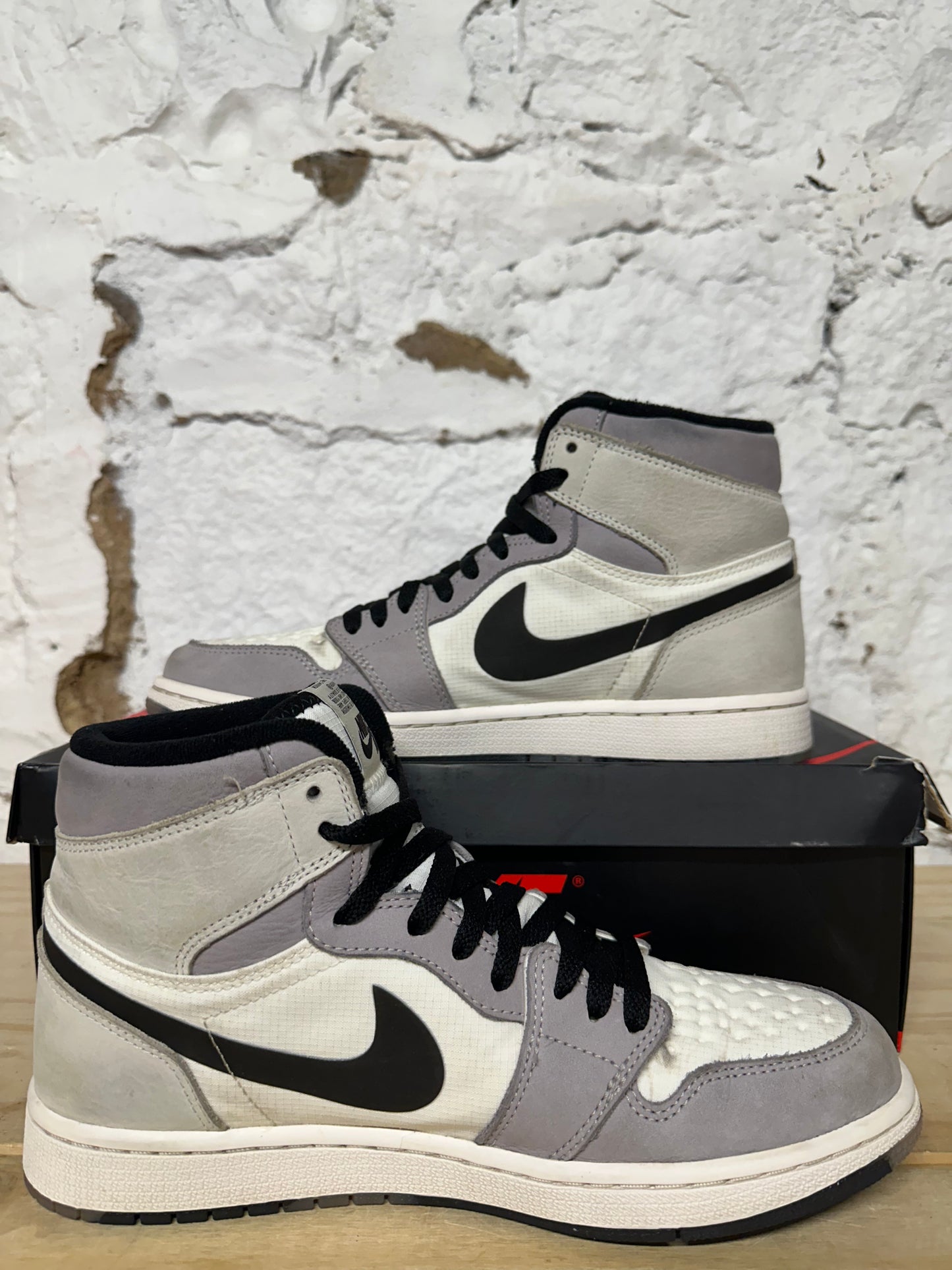 Air Jordan 1 Gore Tex Light Bone Sz 8.5