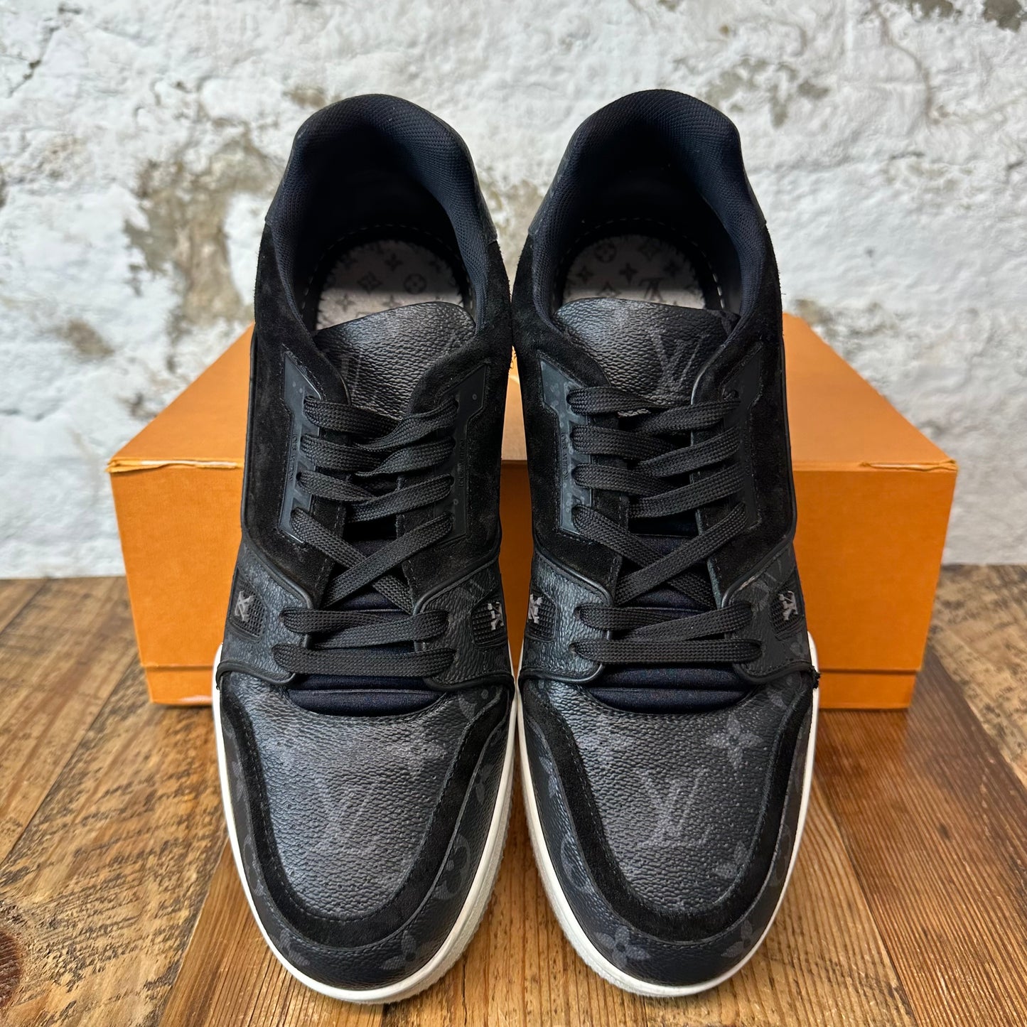 Louis Vuiitton Graphite Trainer Sz 10.5 (9LV) (No Insoles)