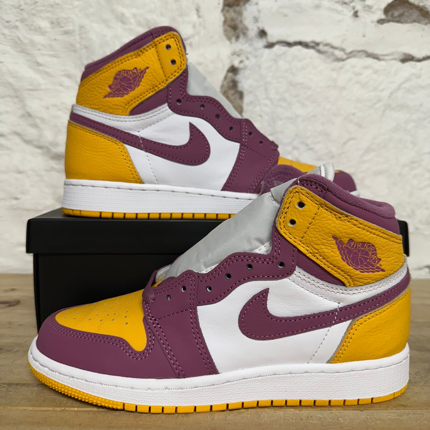 Air Jordan 1 High Brotherhood Sz 4.5Y DS