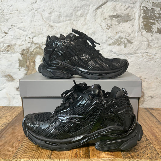 Balenciaga Runner Triple Black Sneaker