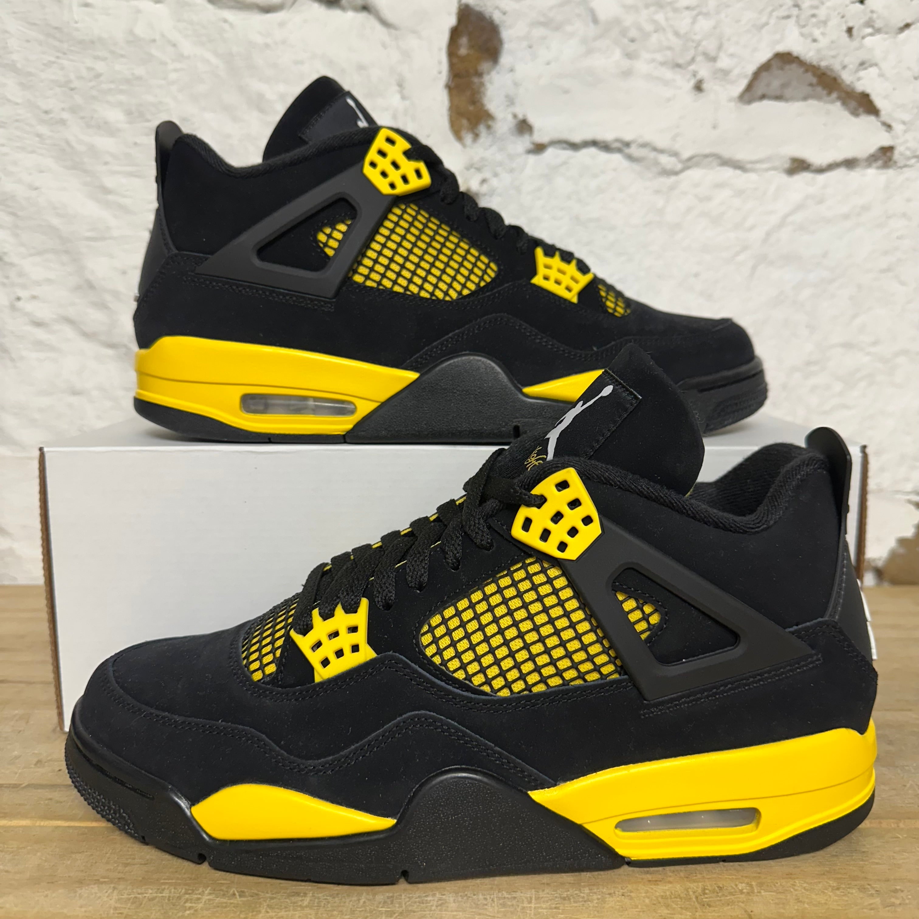 Air Jordan 4 Thunder Sz 10.5 DS