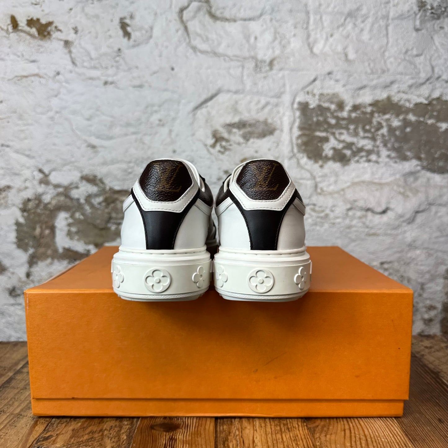 Louis Vuitton Brown Patent White Monogram Time Out Sneaker Sz 7 (40)
