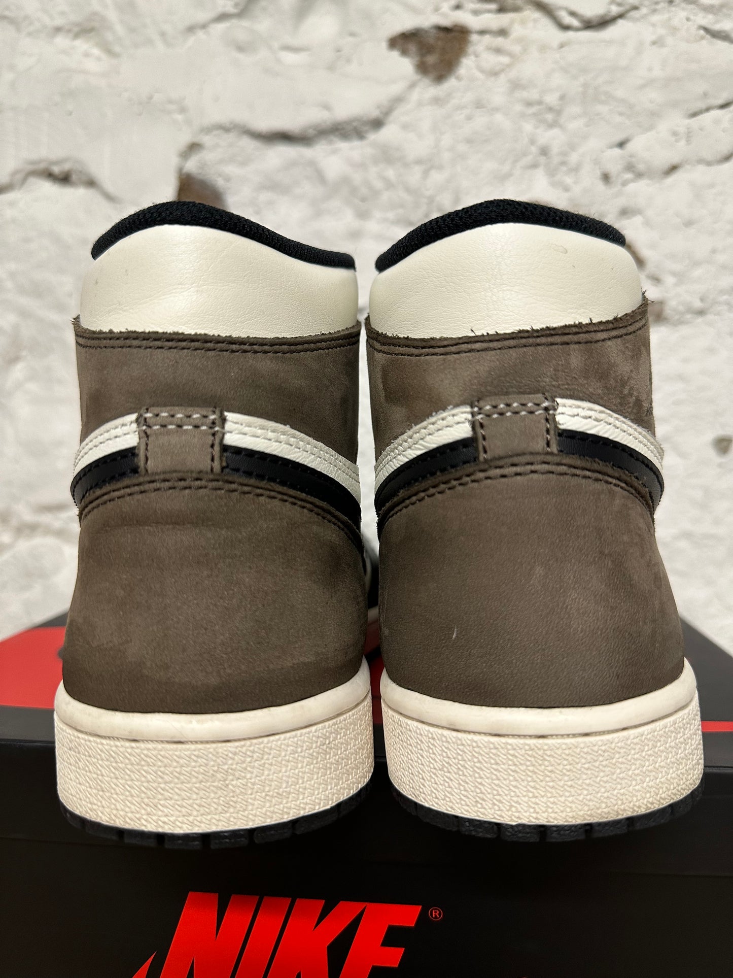 Air Jordan 1 High Mocha Sz 9