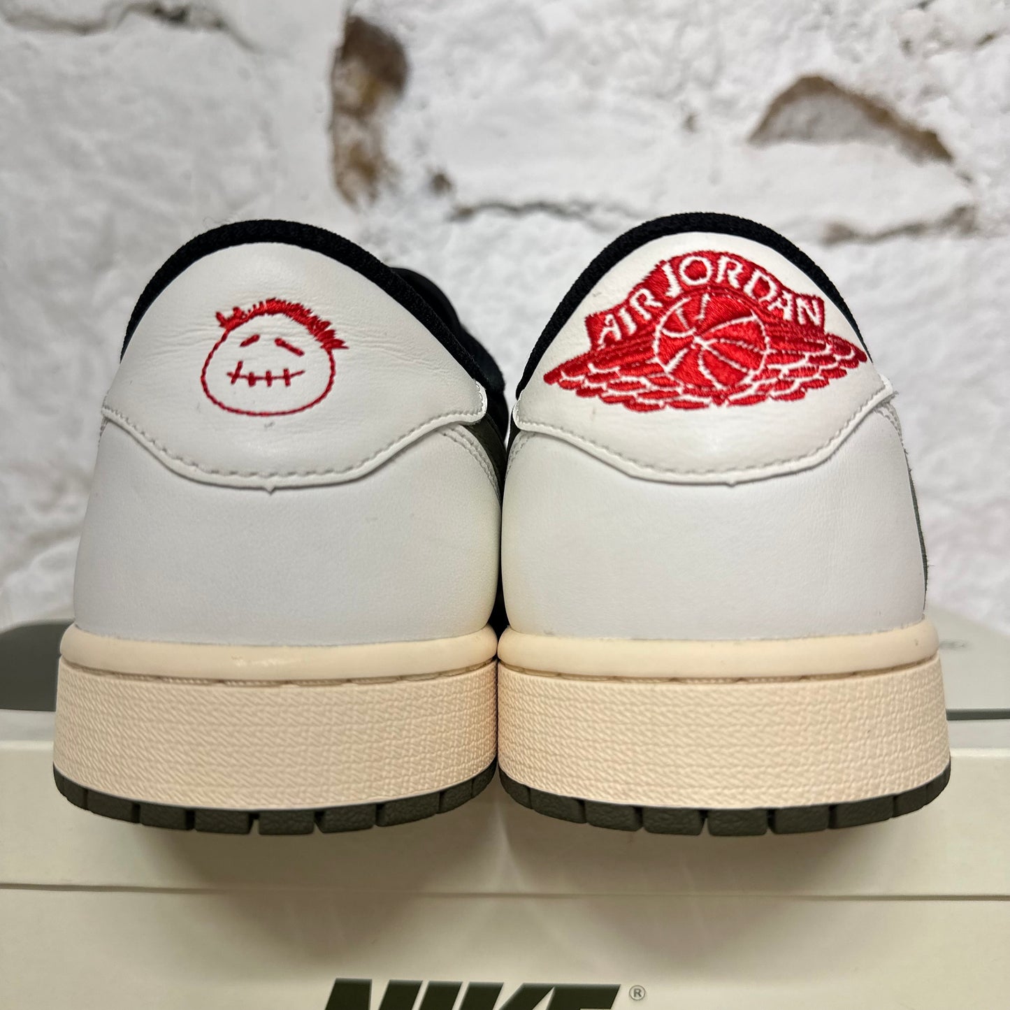 Air Jordan 1 Low Travis Scott Olive Sz 10.5 (12W)