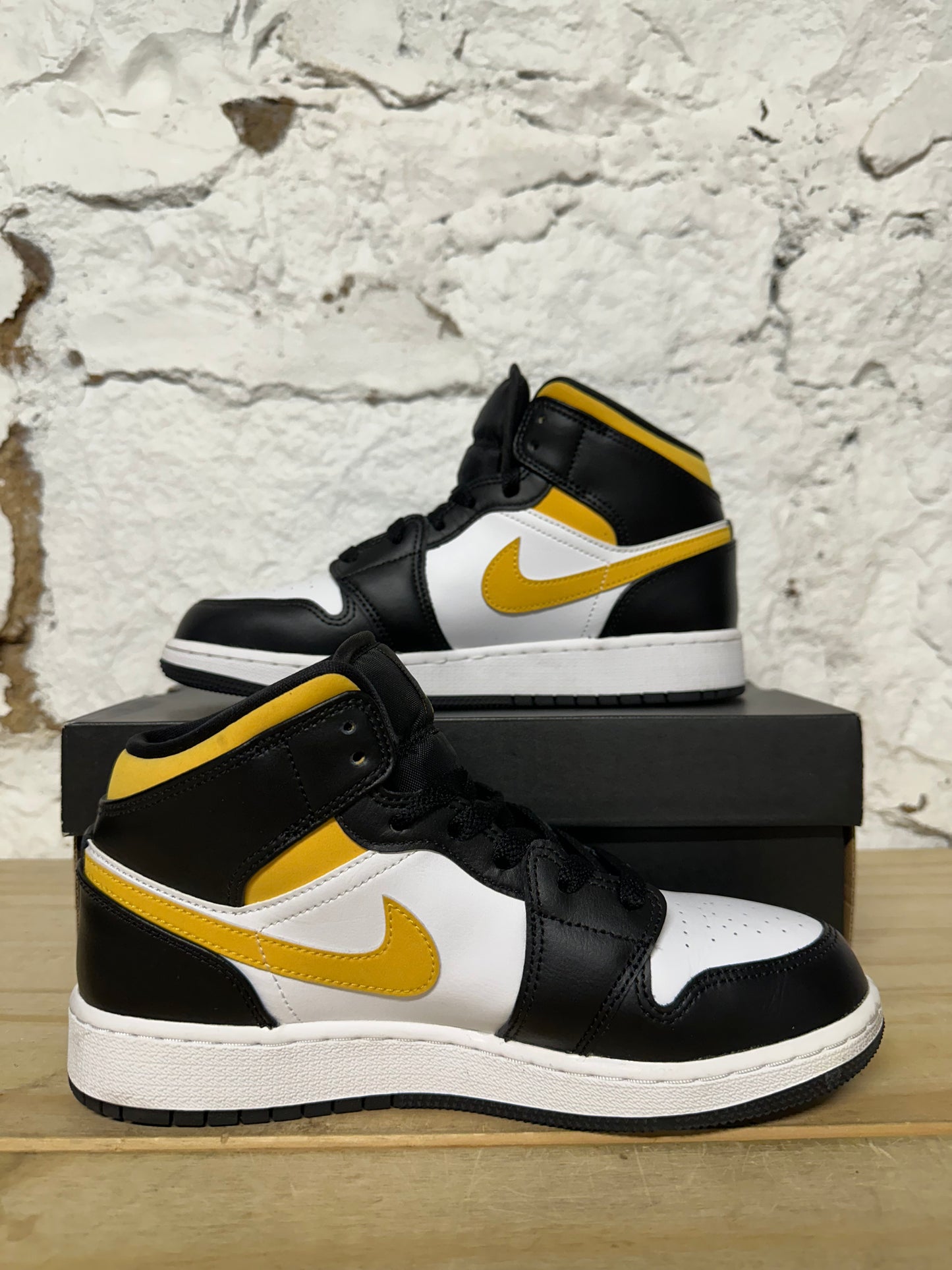 Air Jordan 1 Mid Pollen Sz 6Y