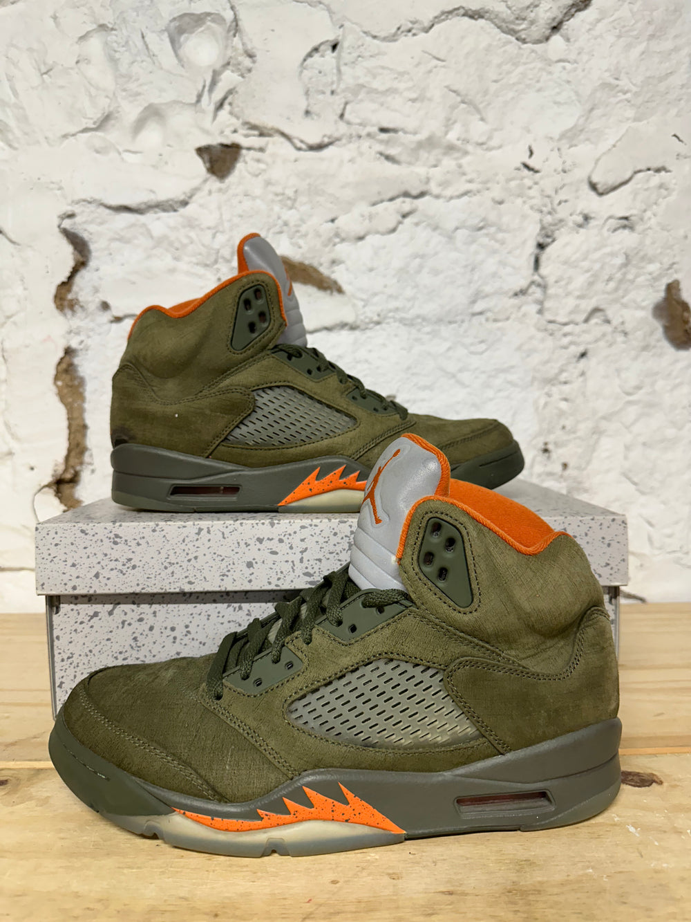 Air Jordan 5 Olive Sz 9