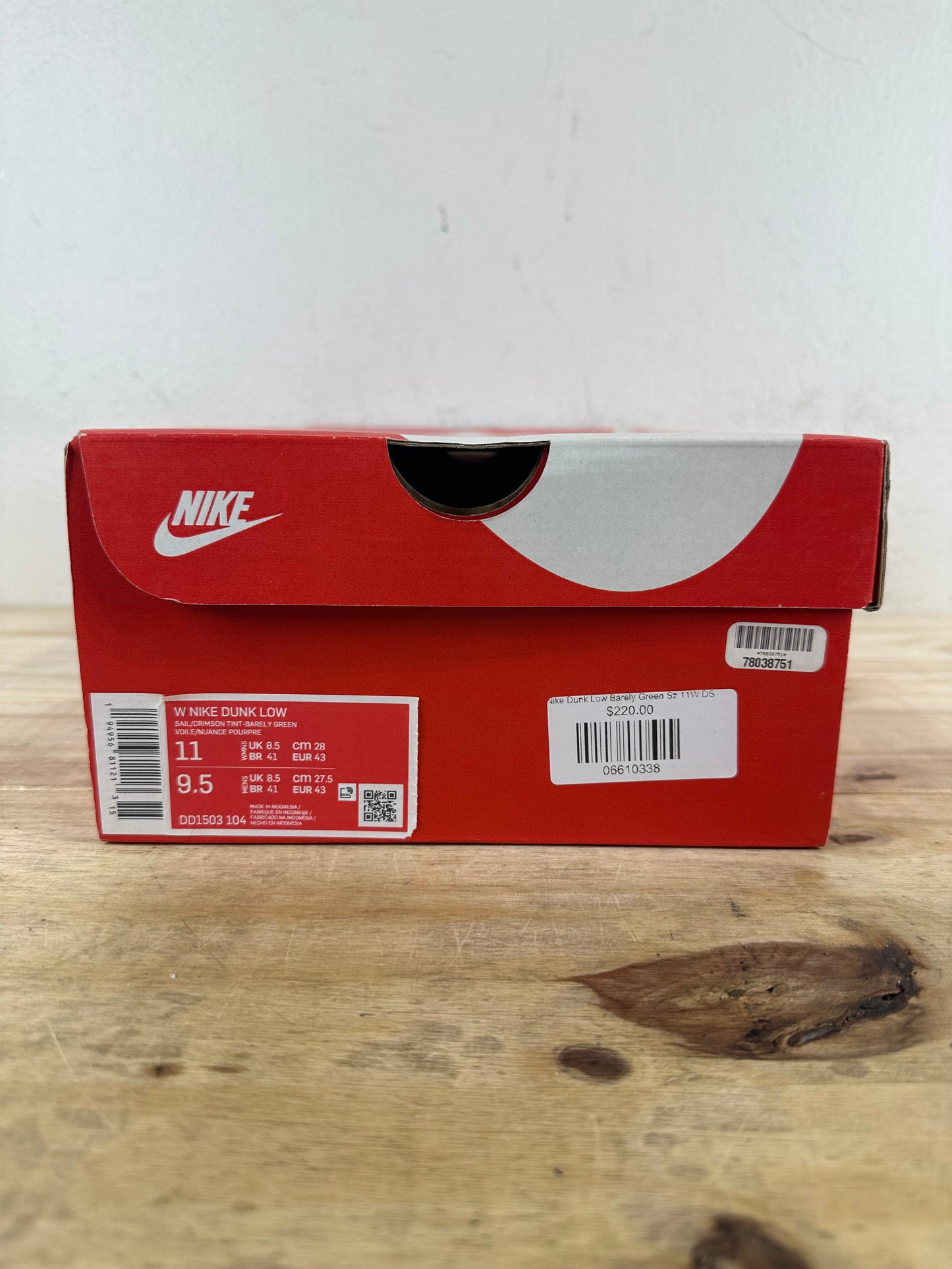 Nike Dunk Low Barely Green Sz 9.5(11W) DS