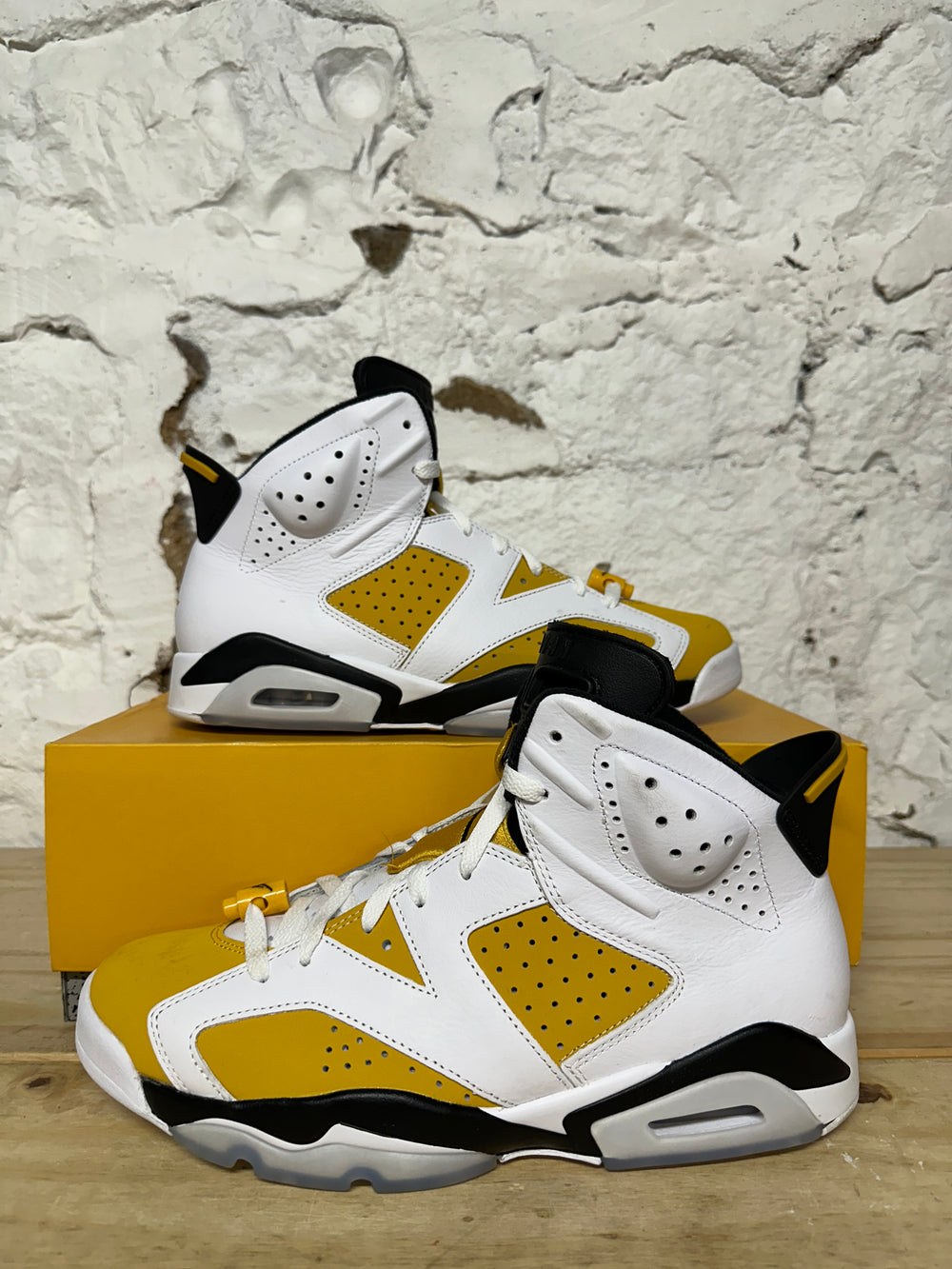 Air Jordan 6 Yellow Ochre Sz 11