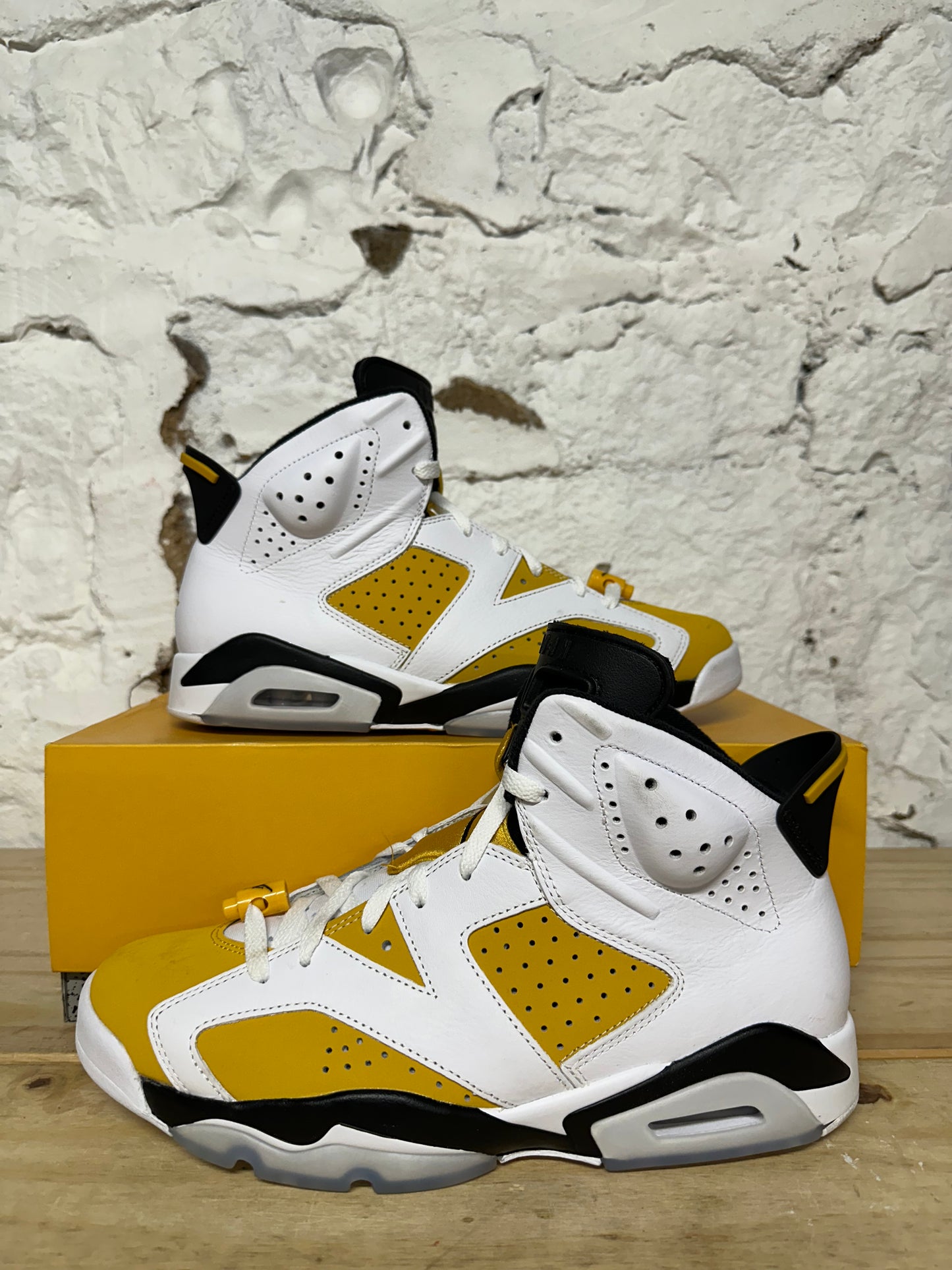 Air Jordan 6 Yellow Ochre Sz 11