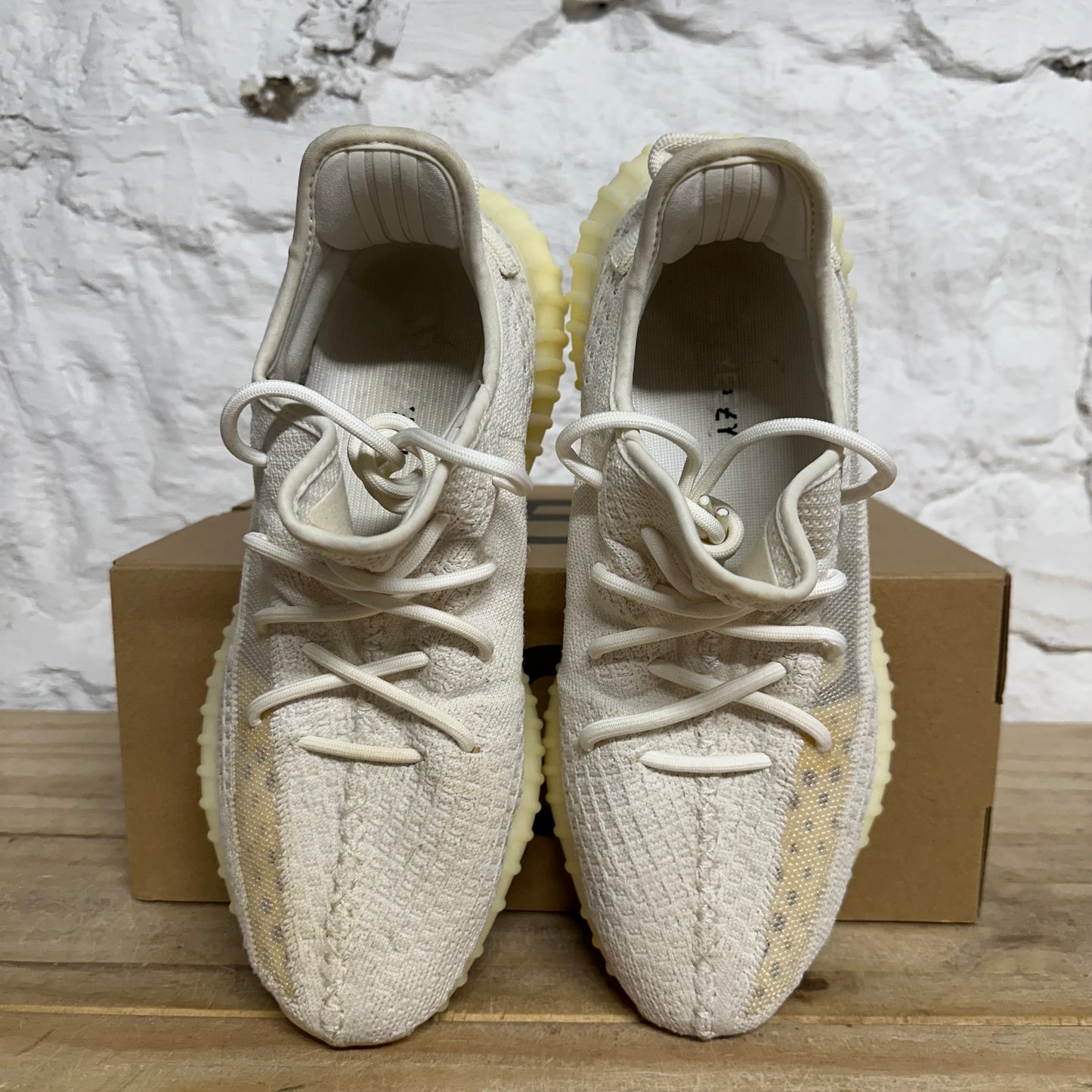 Yeezy 350 V2 Bone Sz 9.5