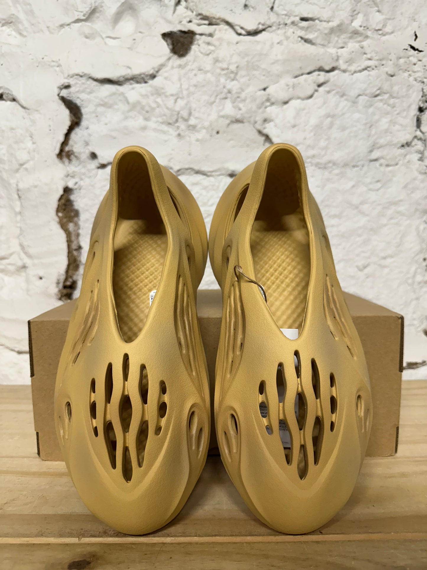 Yeezy Foam RNNR Desert Sand Sz 7 DS