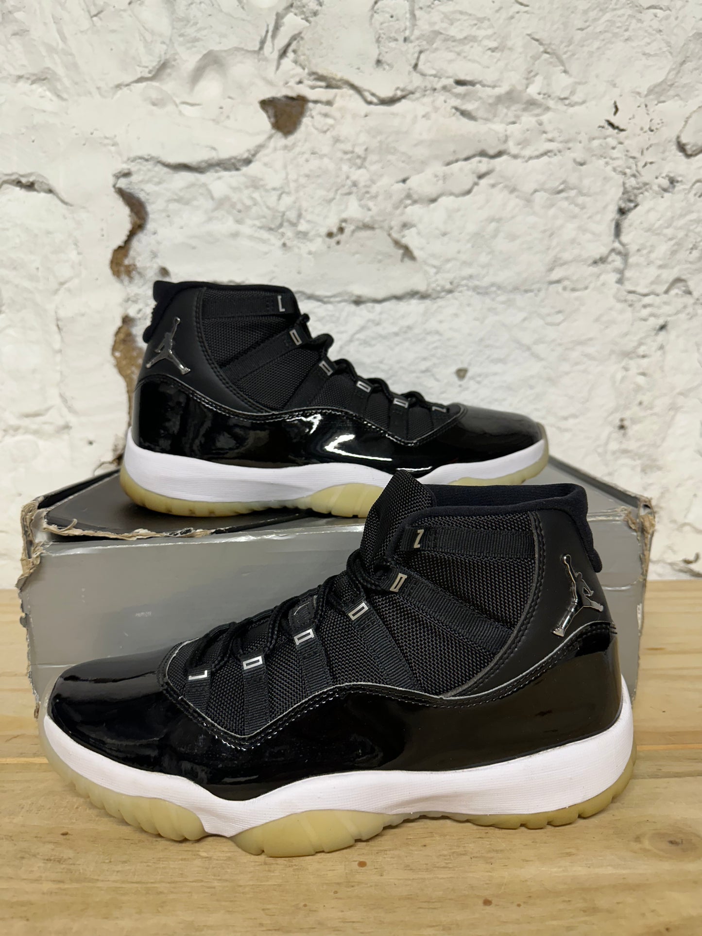 Air Jordan 11 High Jubilee Sz 10