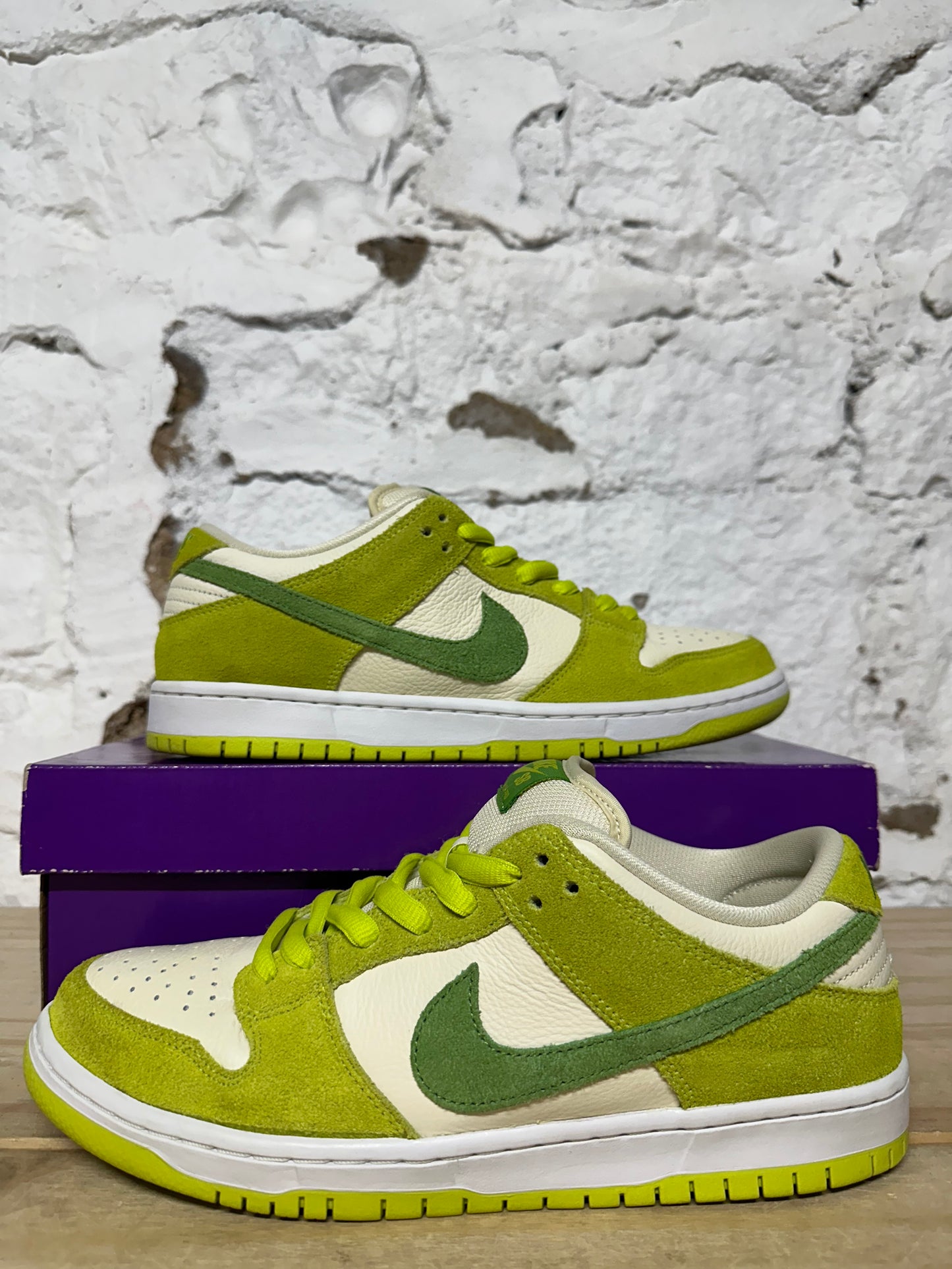 Nike SB Dunk Low Green Apple Sz 9.5