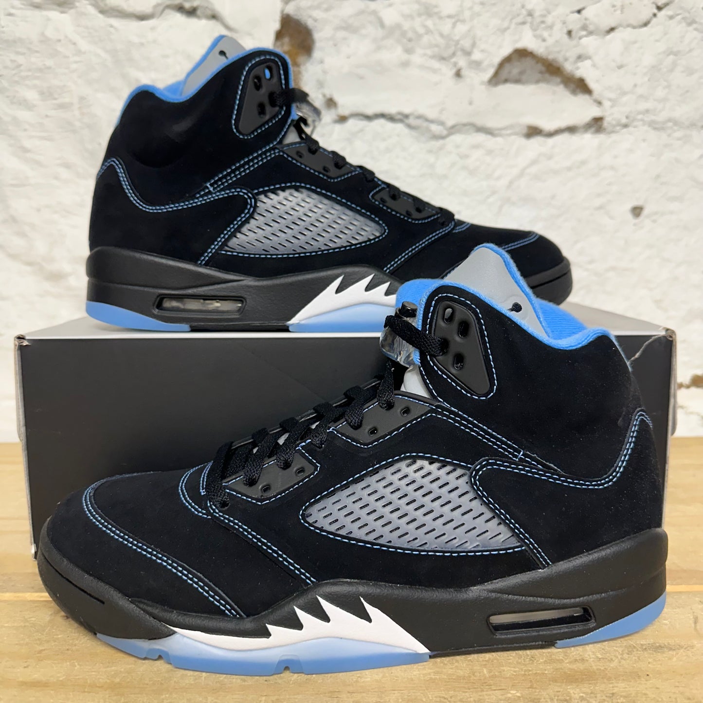 Air Jordan 5 University Blue Sz 10 DS