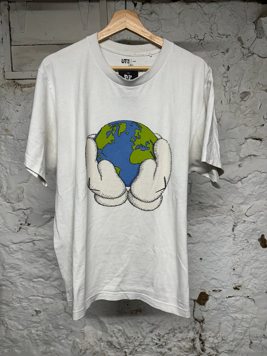 Kaws Globe White T-Shirt Sz XL